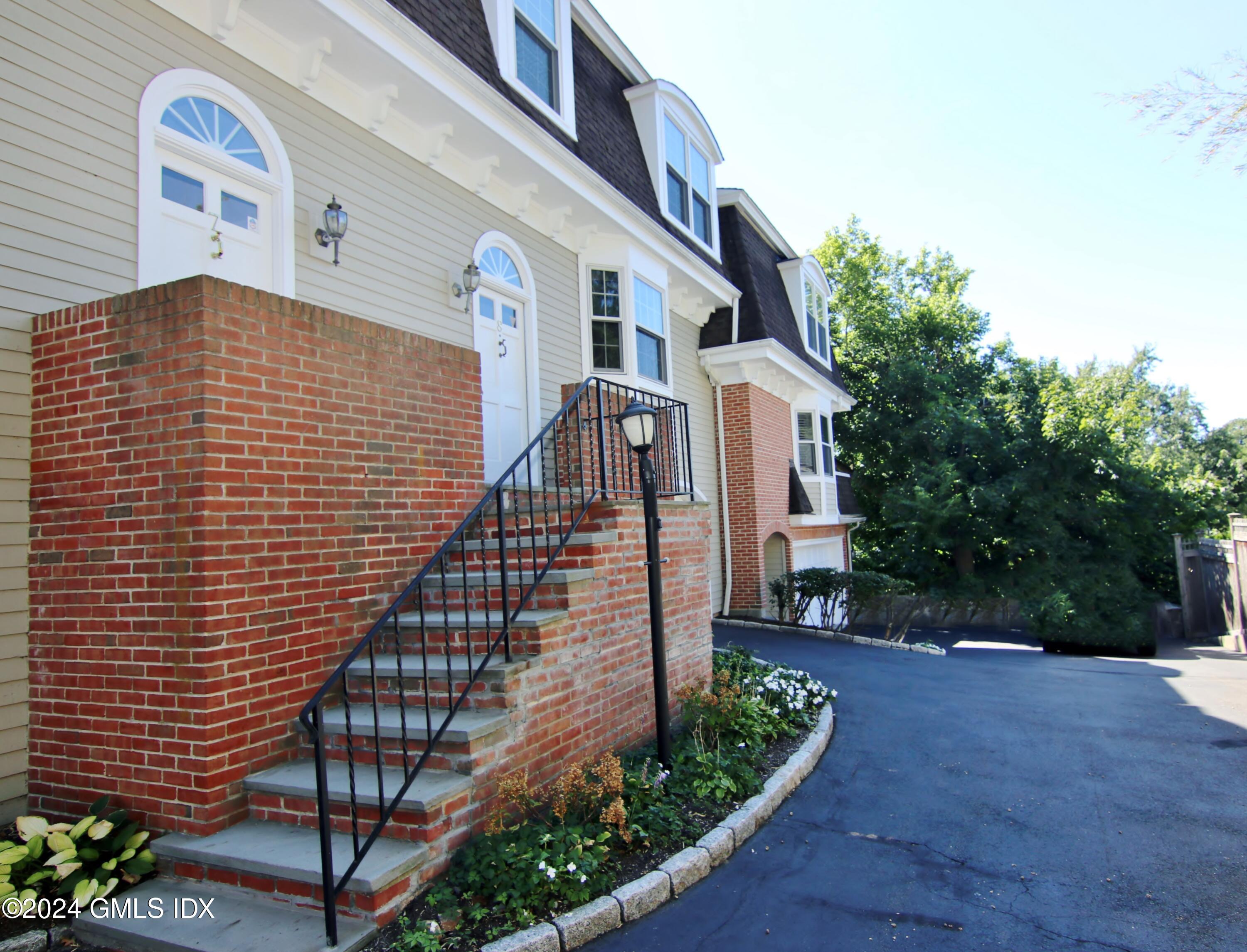 172 Field Point Road, 8