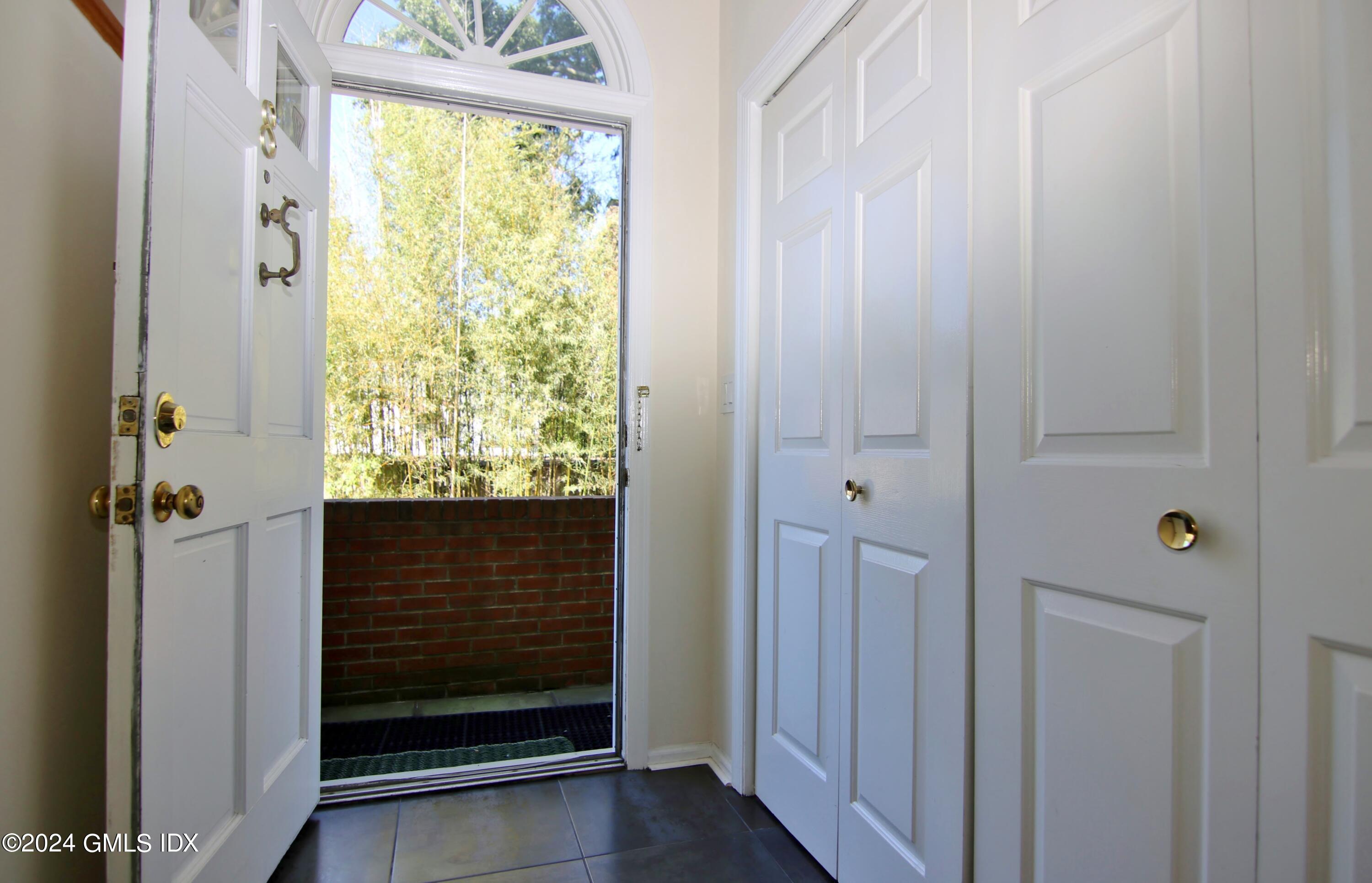 172 Field Point Road, 8