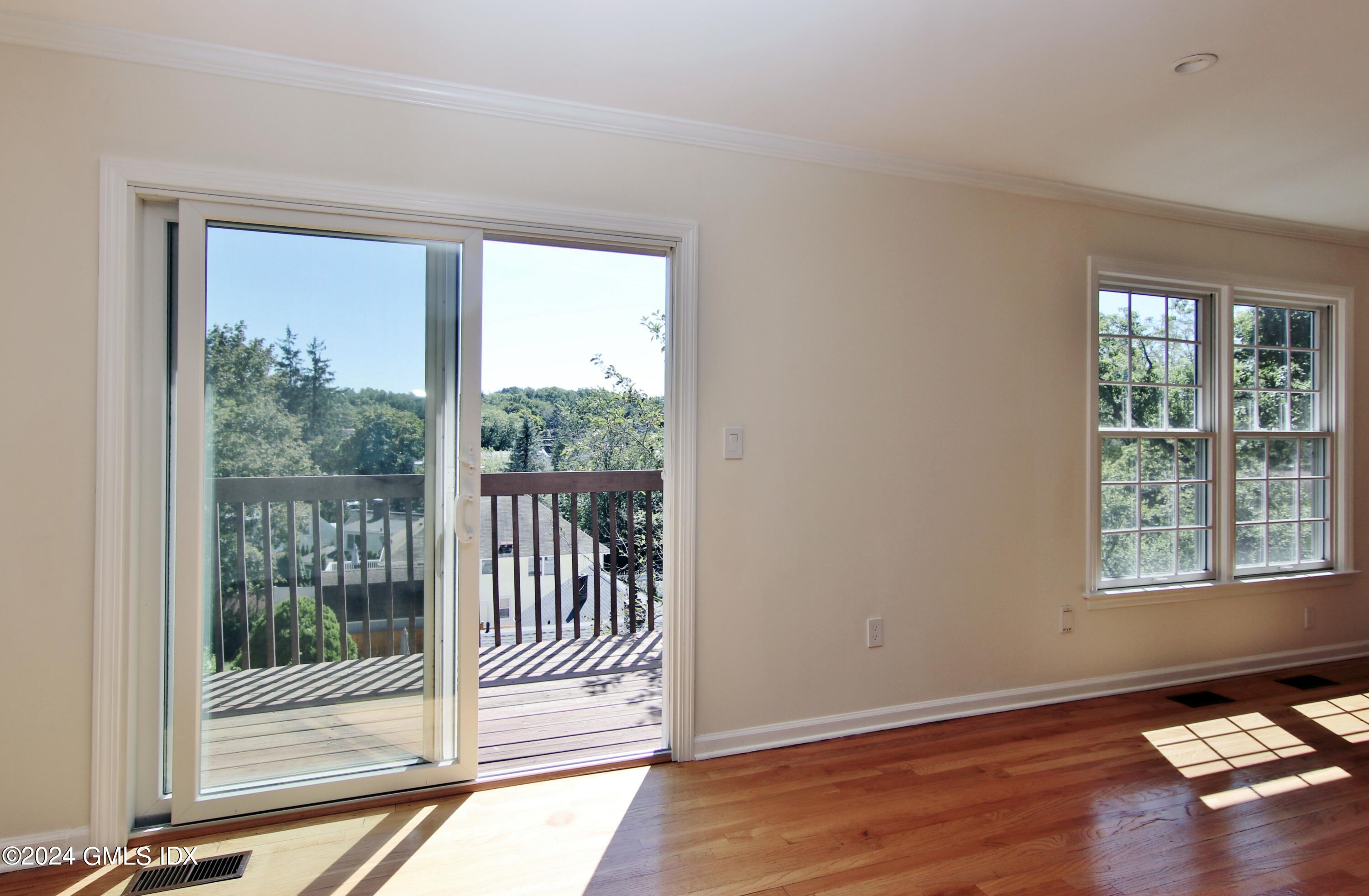 172 Field Point Road, 8