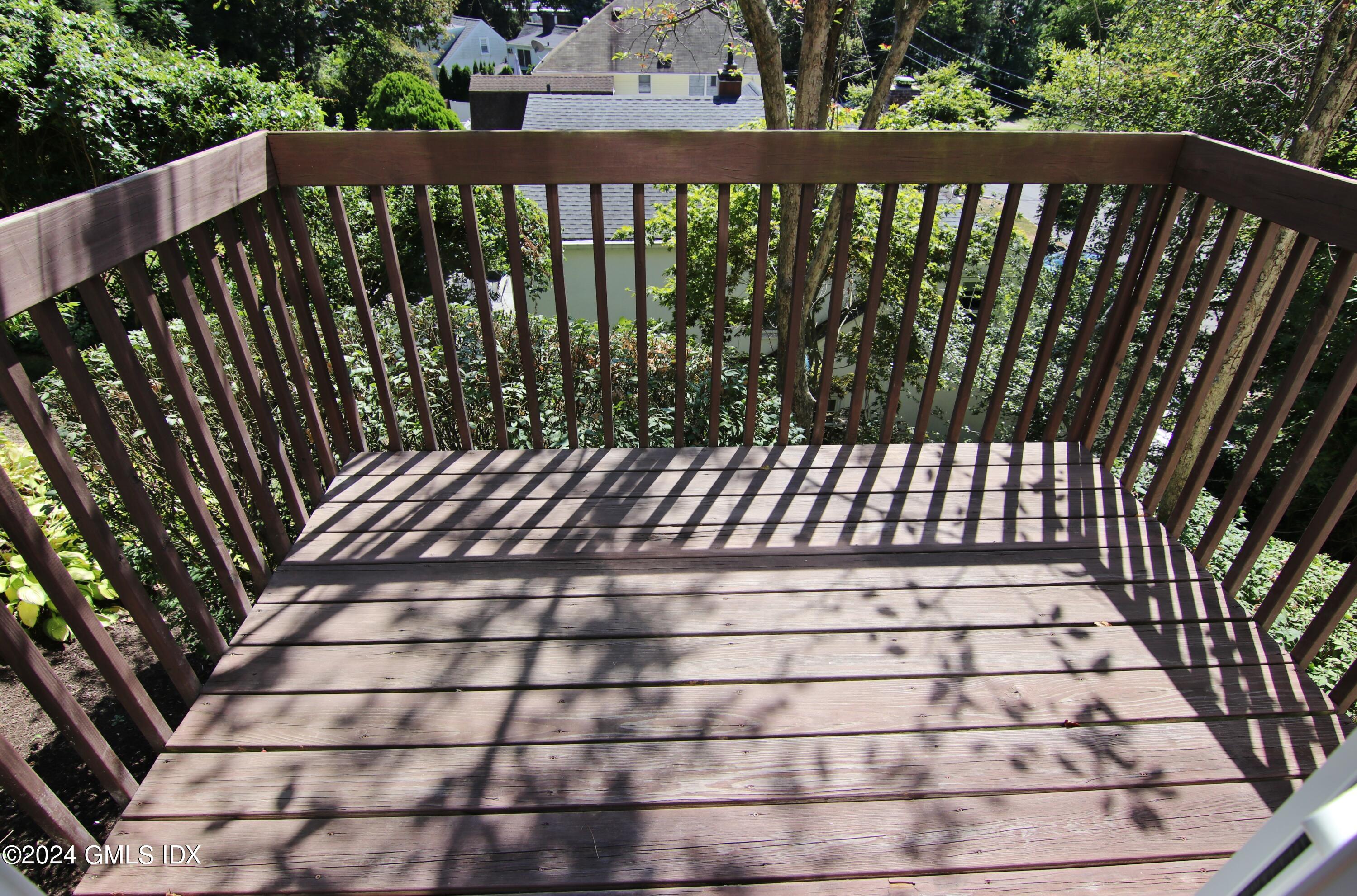 172 Field Point Road, 8