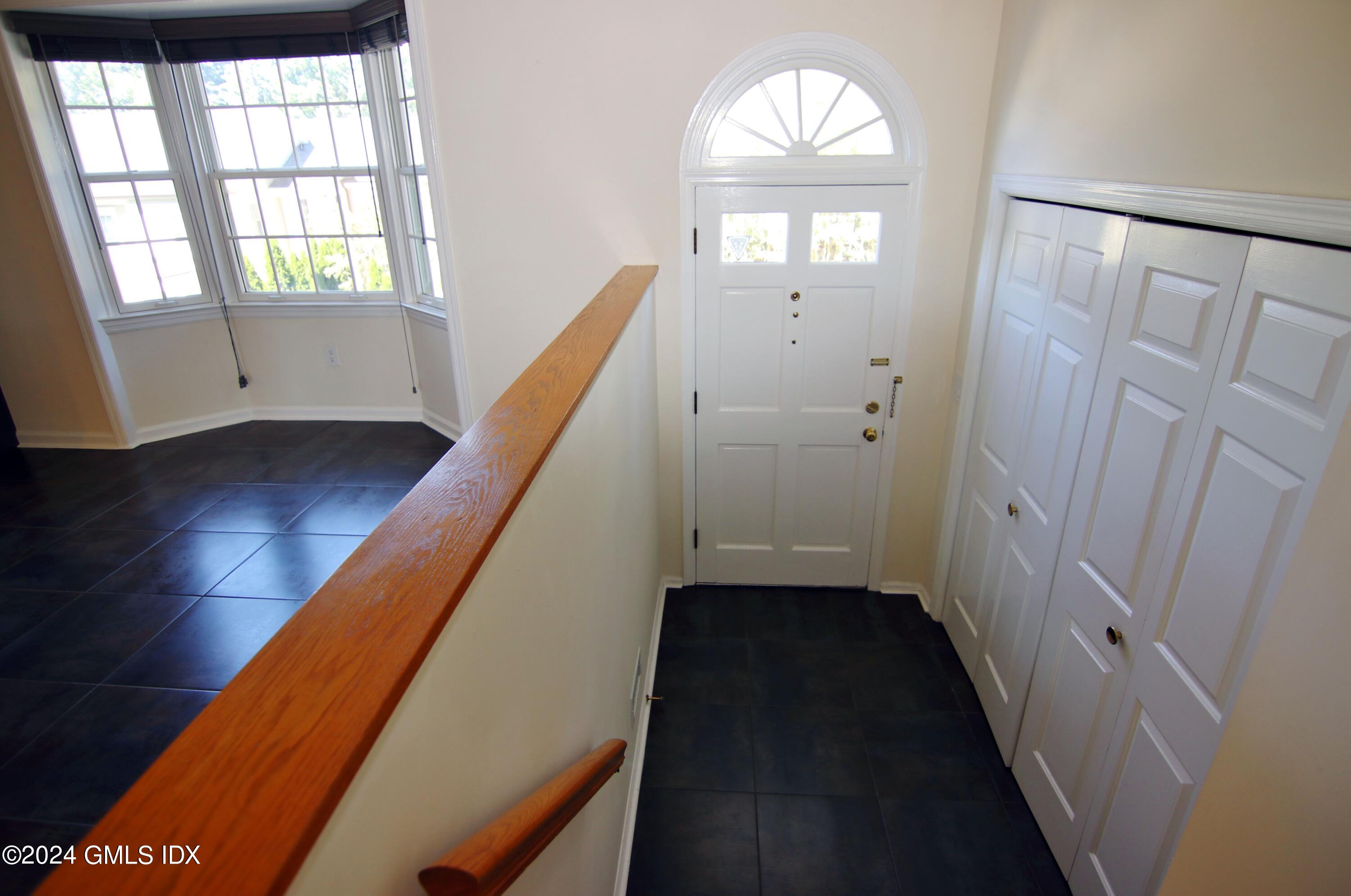 172 Field Point Road, 8