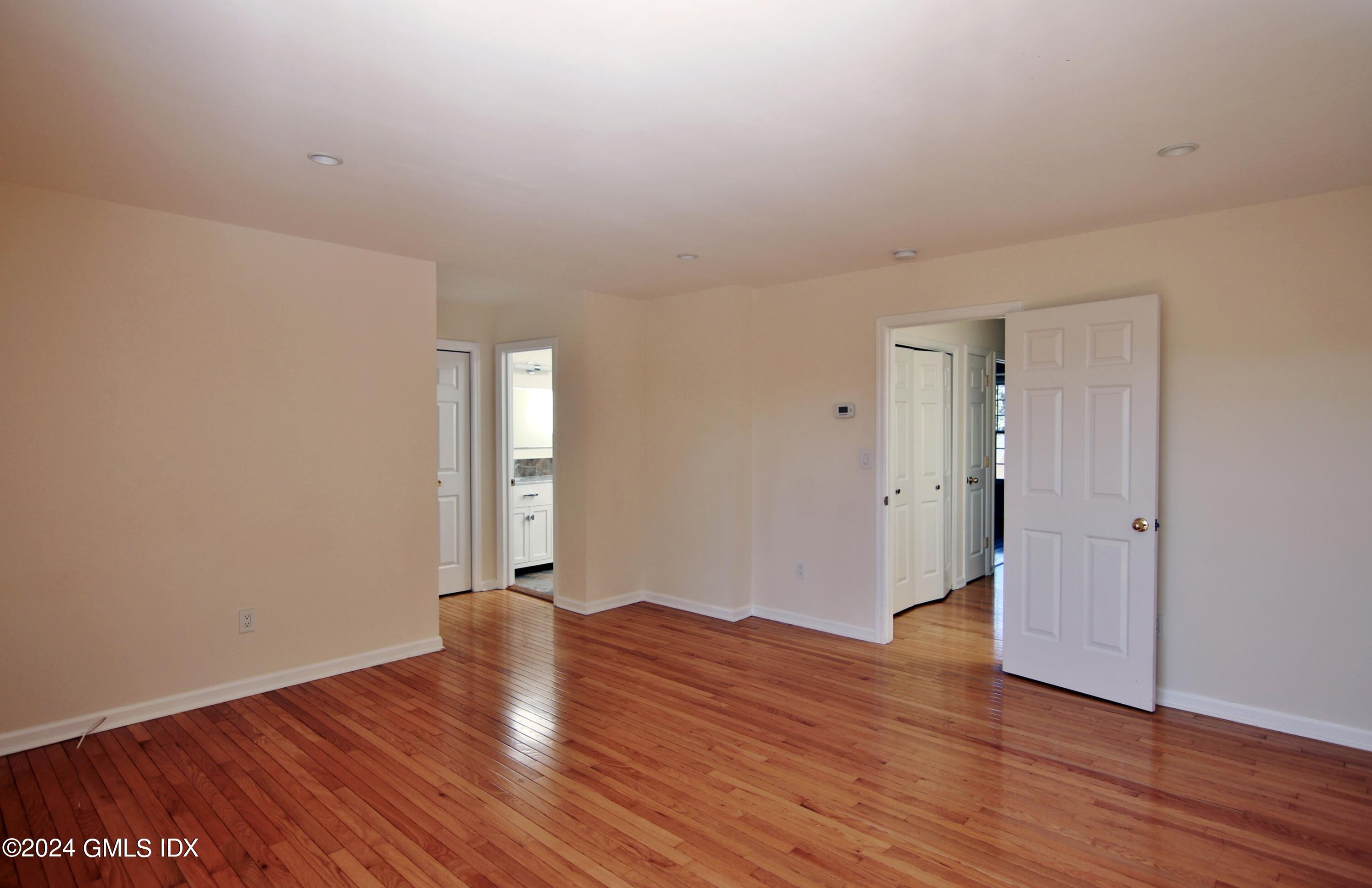 172 Field Point Road, 8