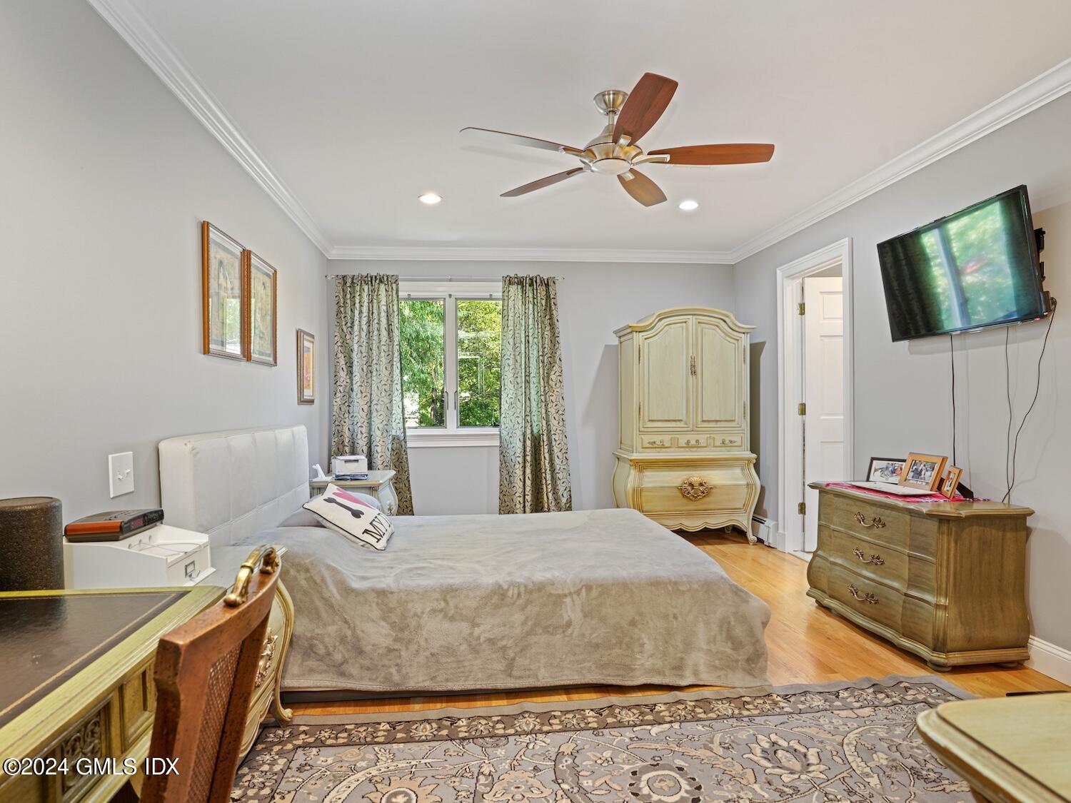 18 Bishop Drive North