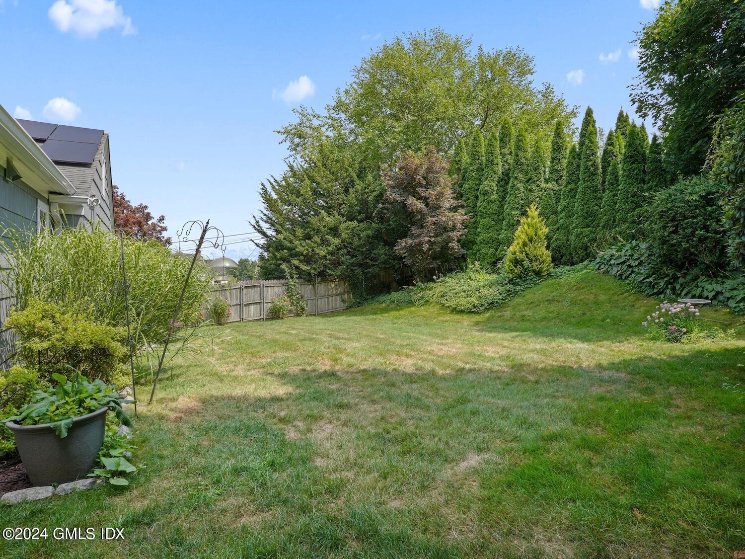 18 Bishop Drive North