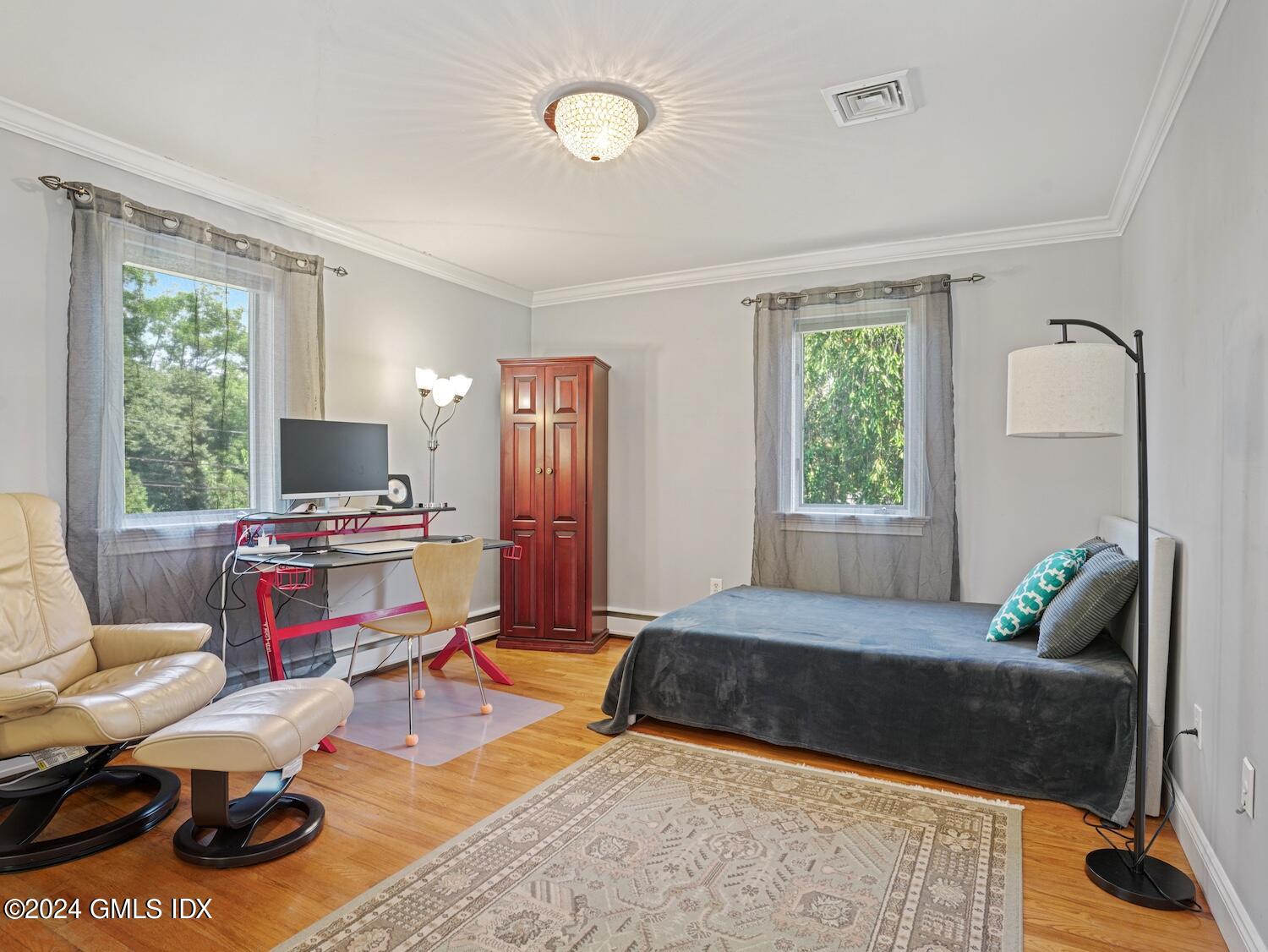 18 Bishop Drive North