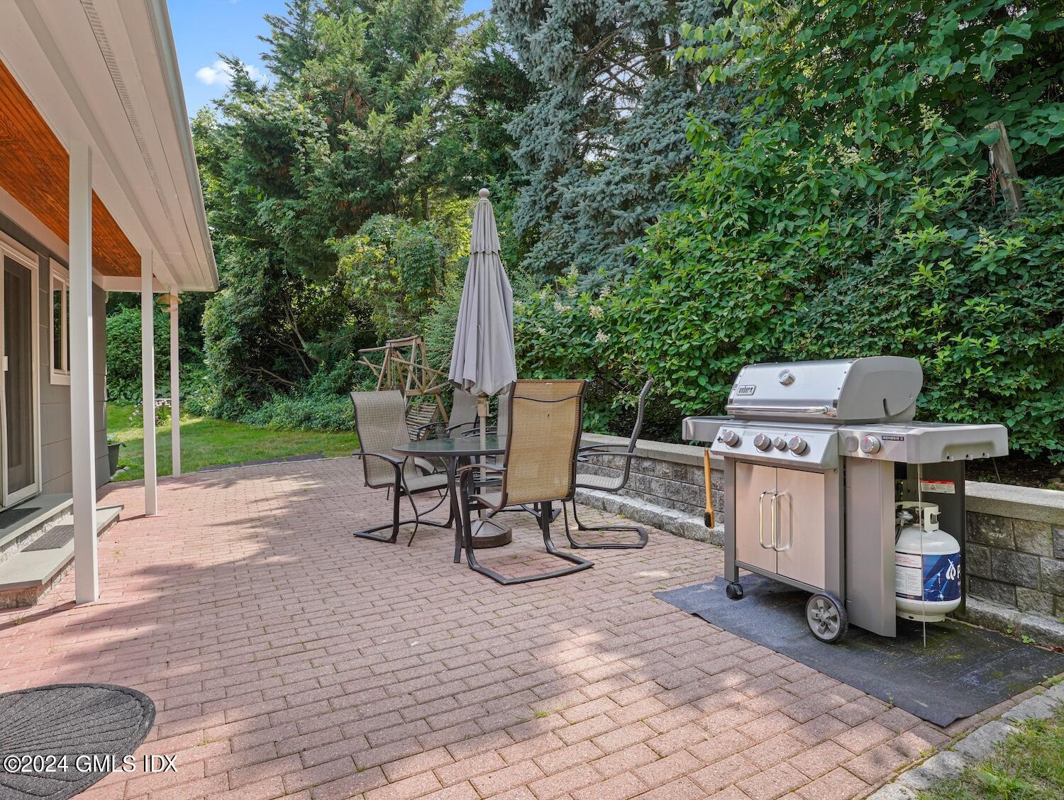 18 Bishop Drive North