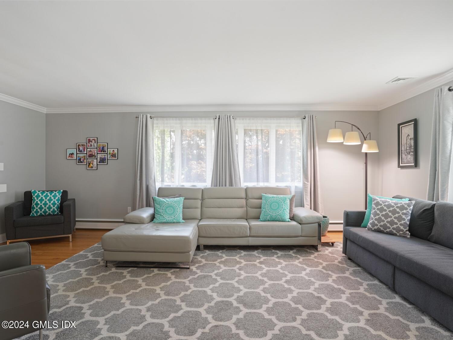 18 Bishop Drive North