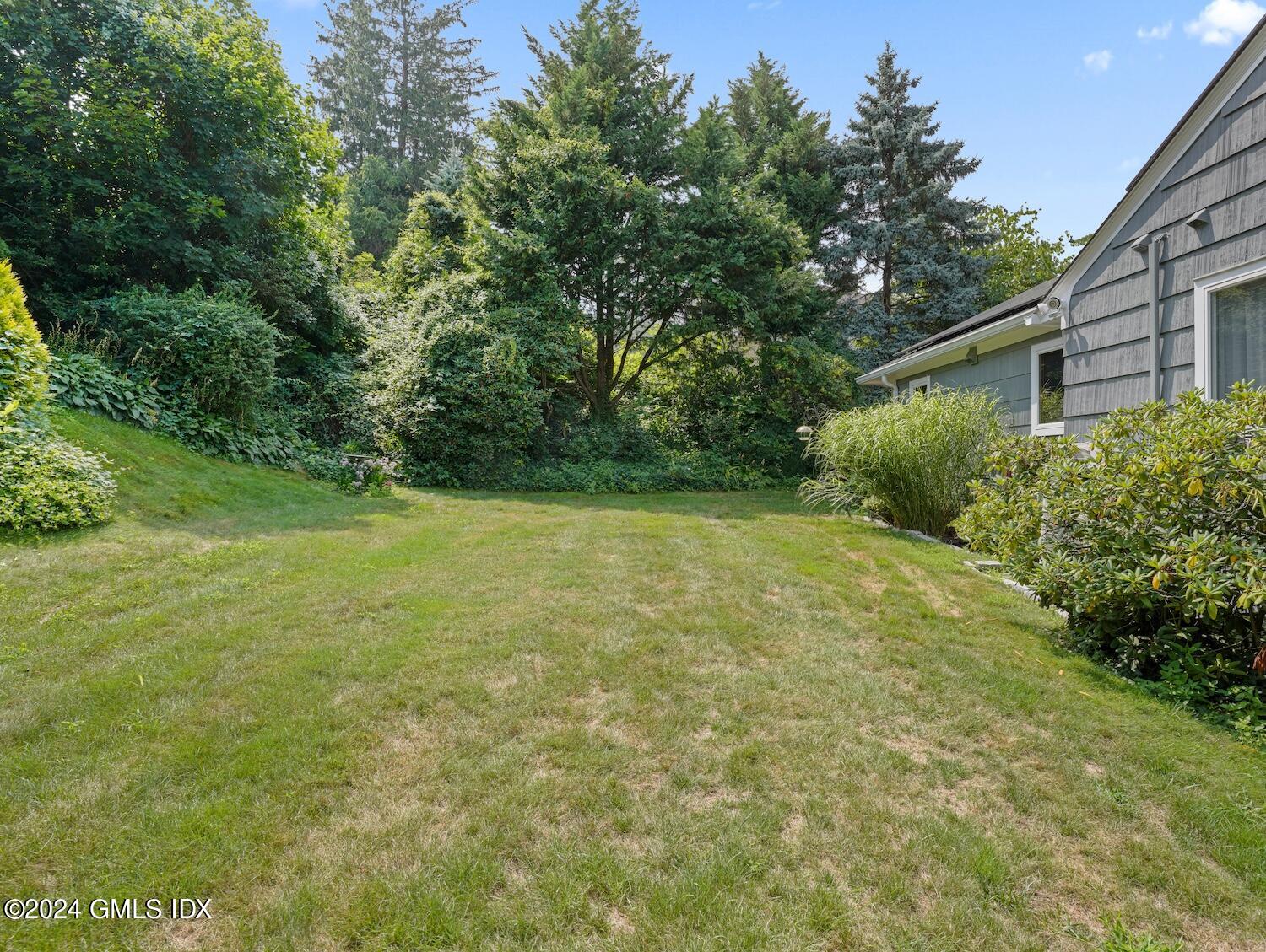 18 Bishop Drive North