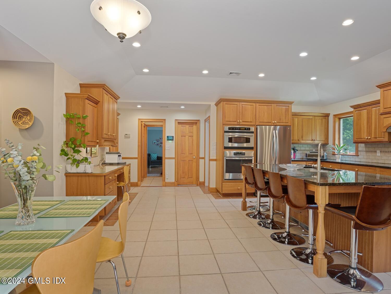 18 Bishop Drive North