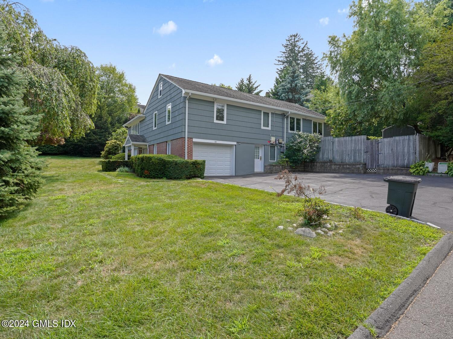 18 Bishop Drive North