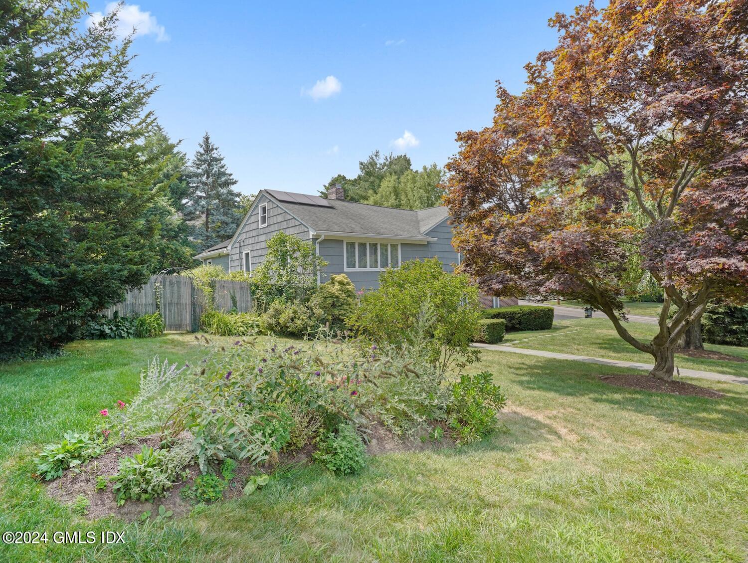 18 Bishop Drive North