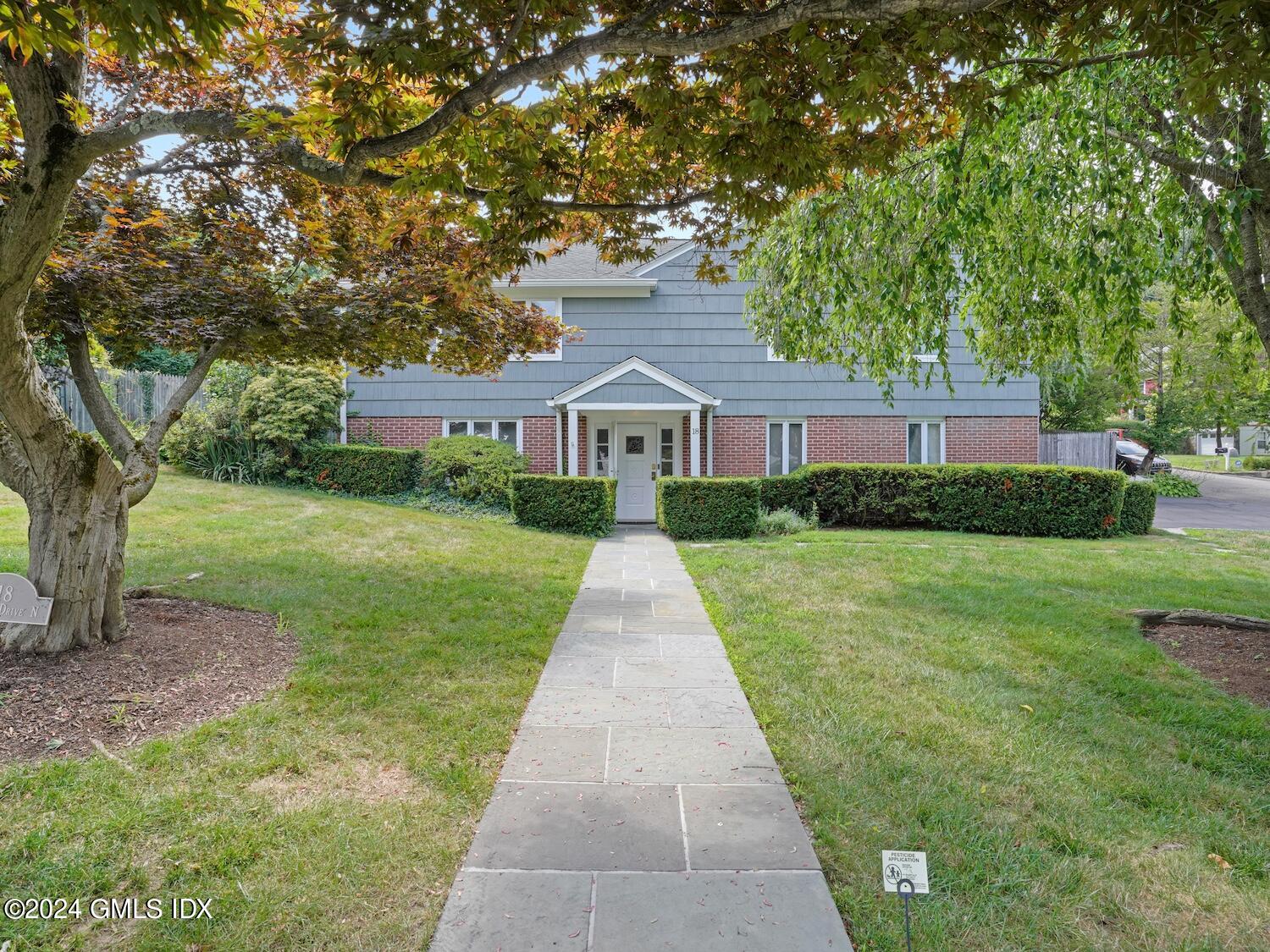 18 Bishop Drive North