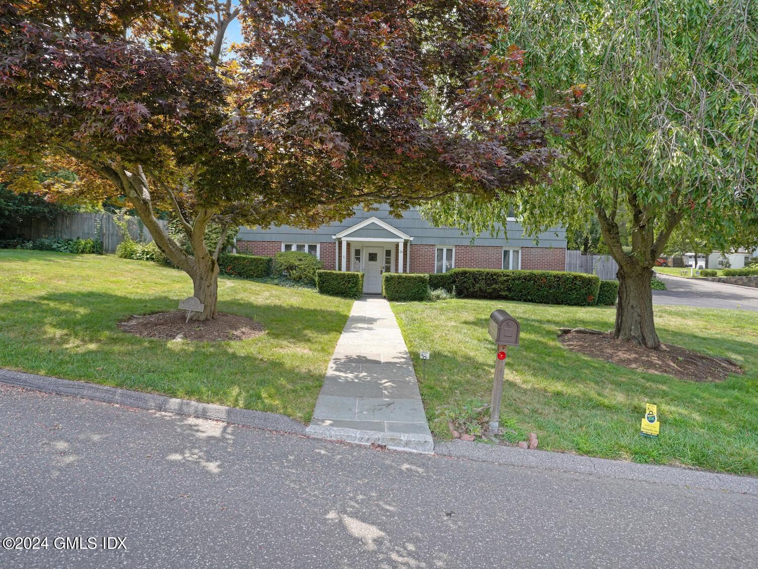 18 Bishop Drive North