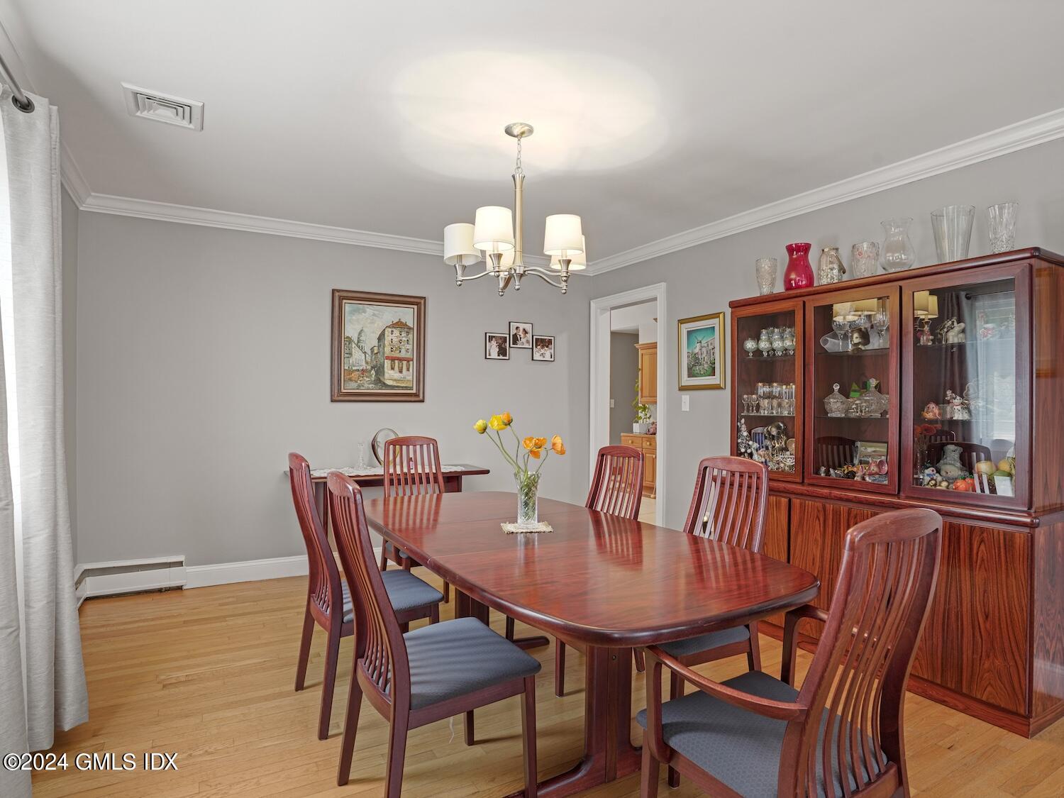 18 Bishop Drive North