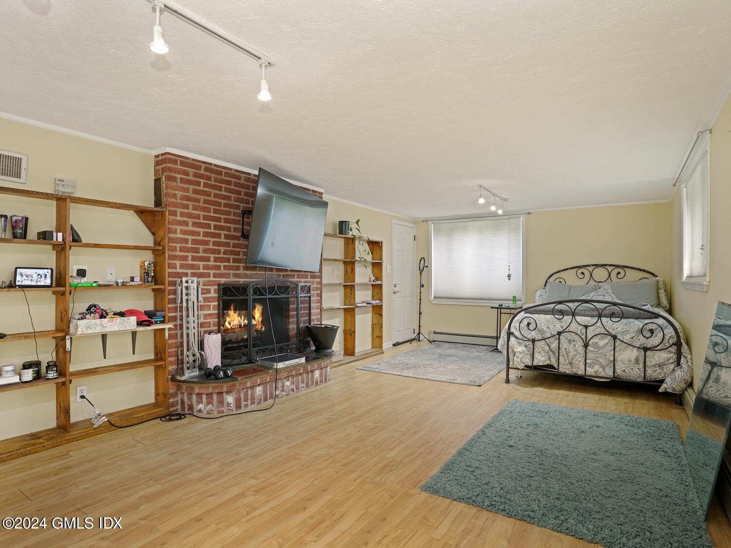 18 Bishop Drive North