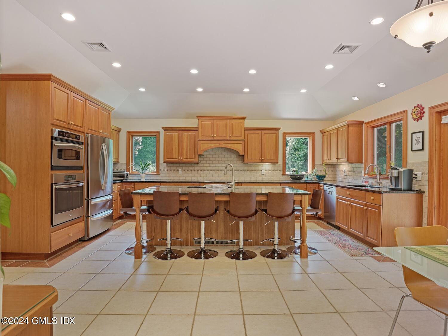 18 Bishop Drive North