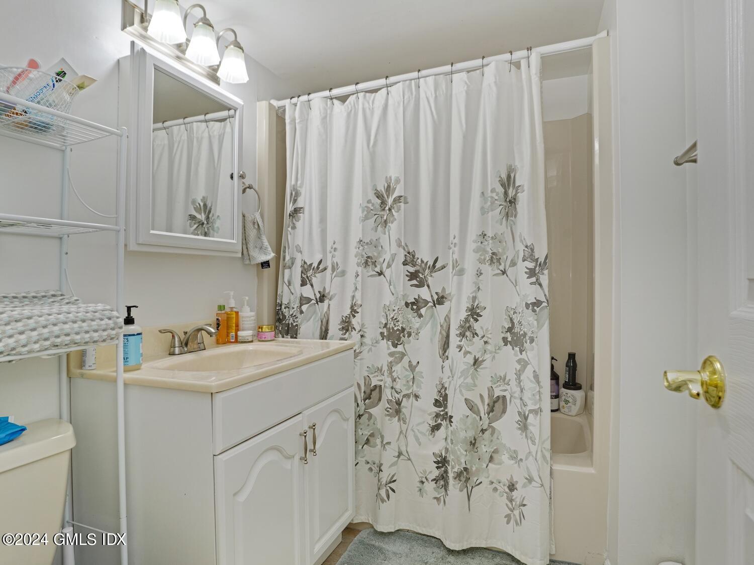 18 Bishop Drive North