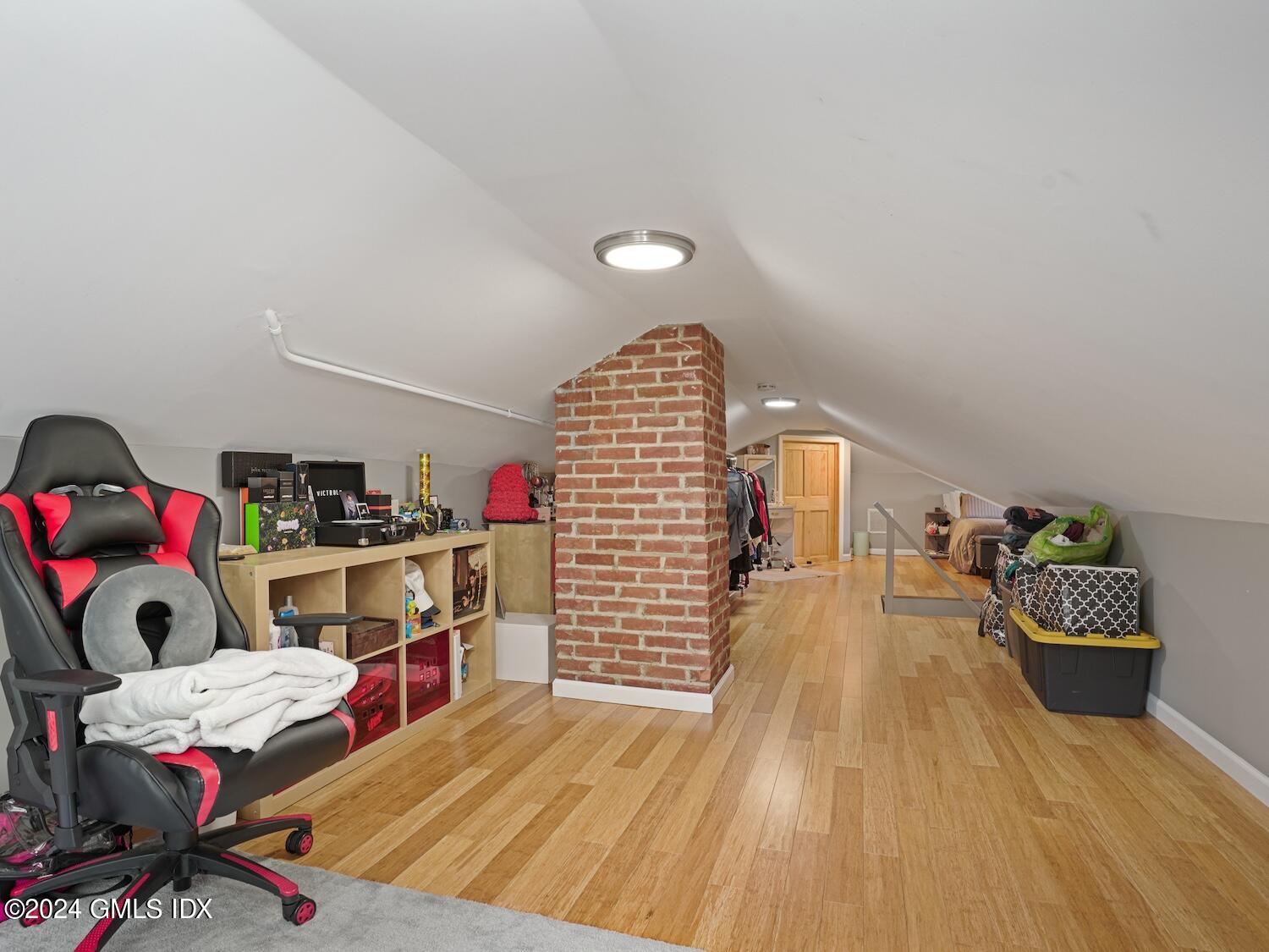 18 Bishop Drive North