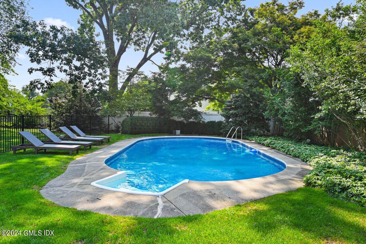 12 Cross Ridge Drive