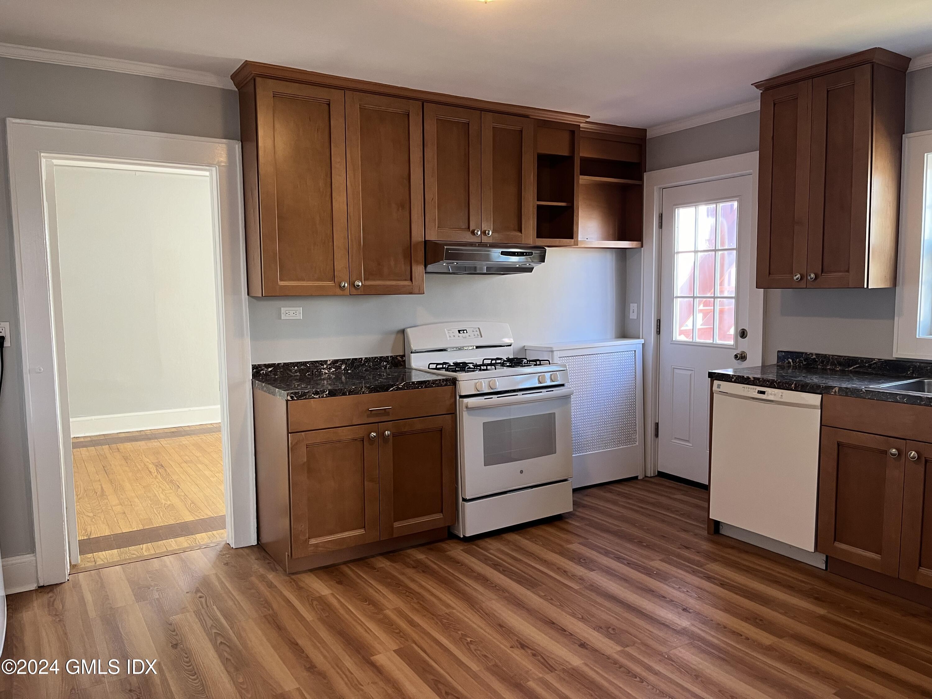 34 Alexander Street, 1