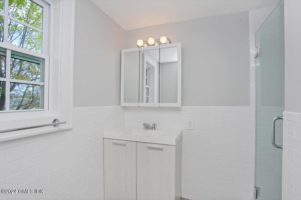 34 Alexander Street, 1