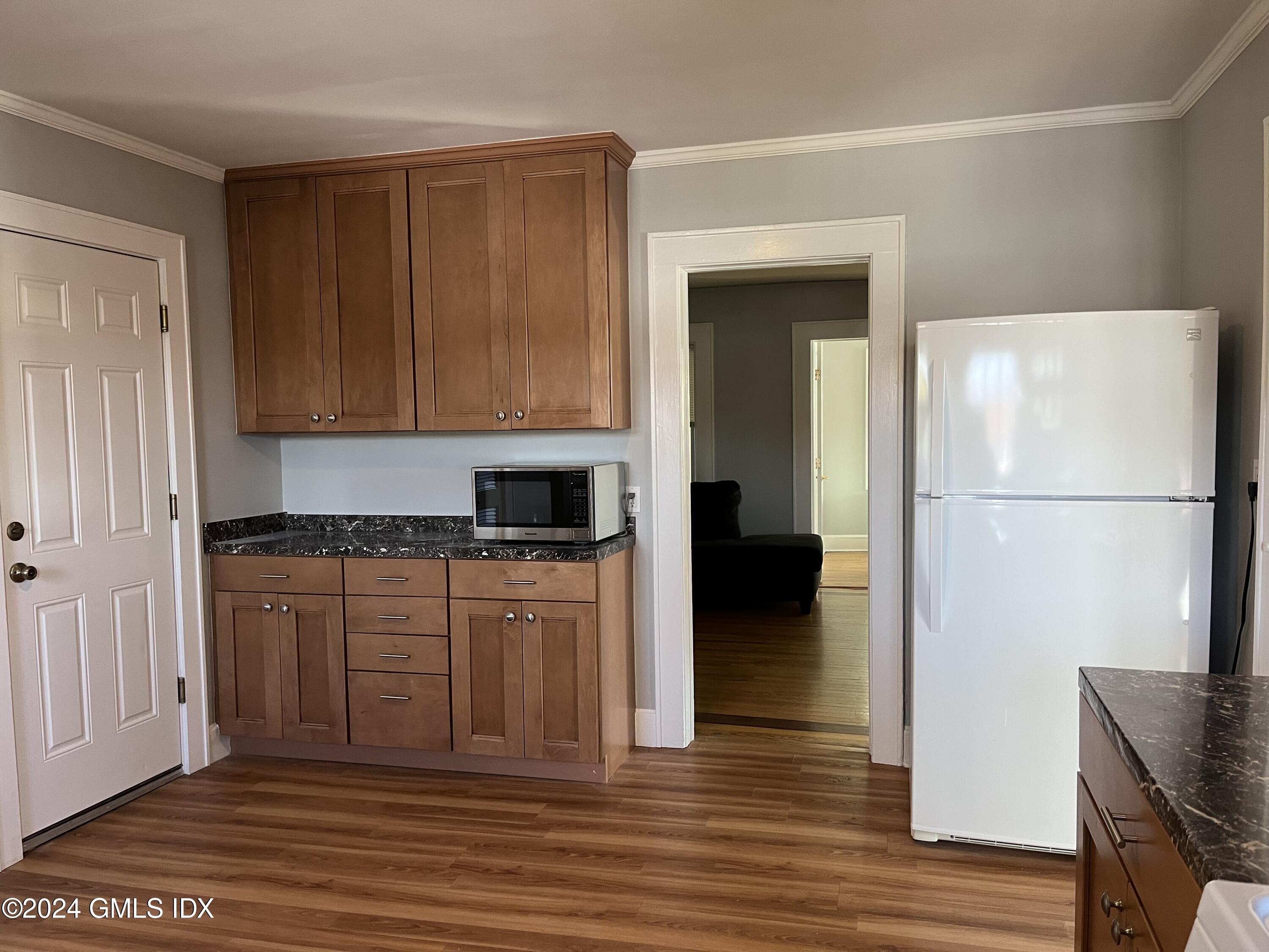 34 Alexander Street, 1