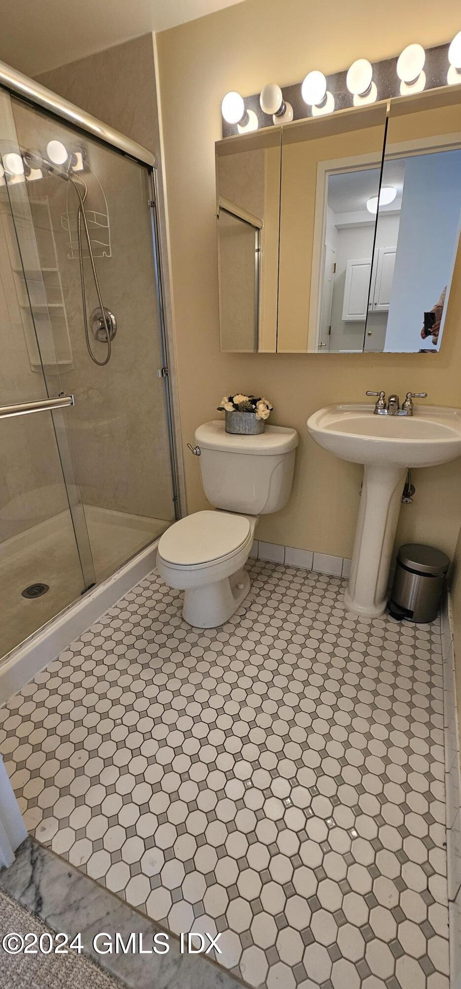 59 Courtland Avenue, 2L