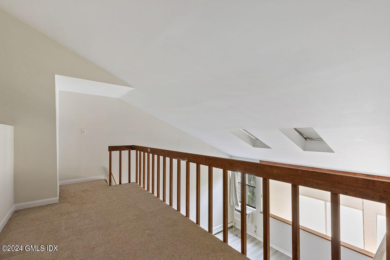 1465 E Putnam Avenue, 631