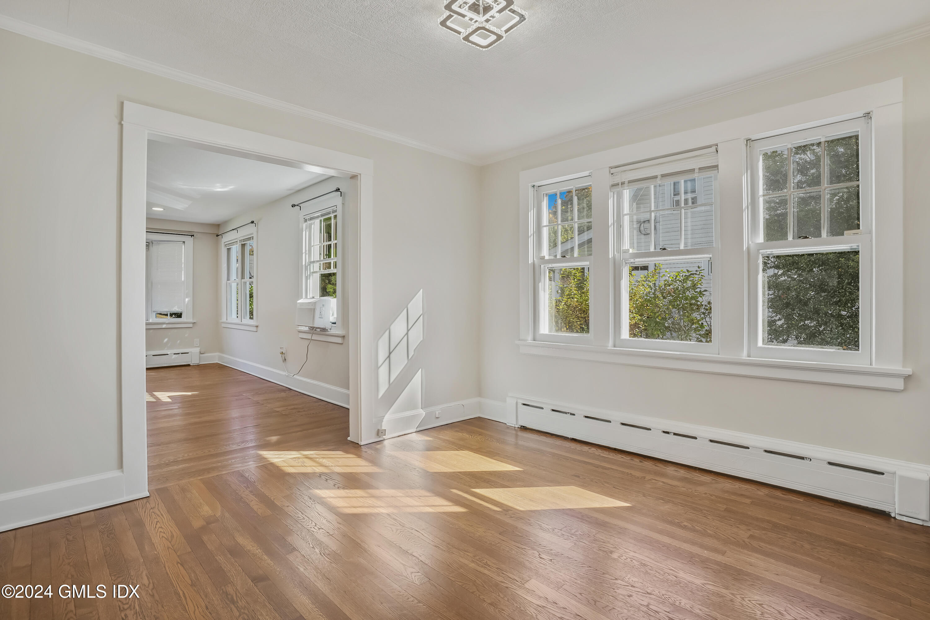 27 Randall Avenue, Front