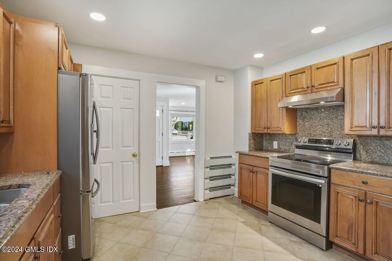 27 Randall Avenue, Front