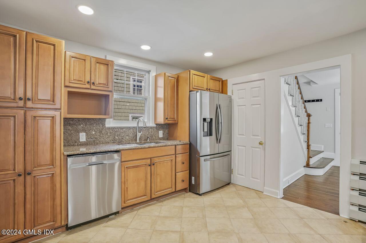 27 Randall Avenue, Front