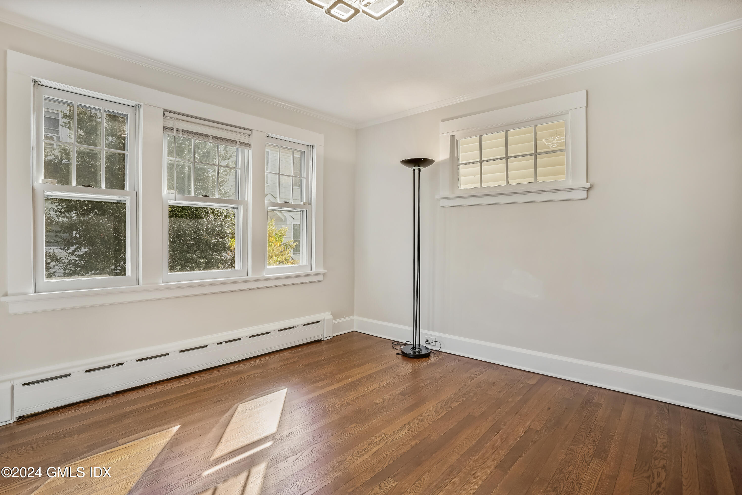 27 Randall Avenue, Front