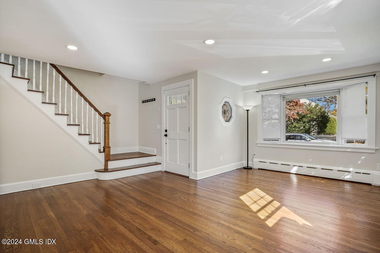 27 Randall Avenue, Front