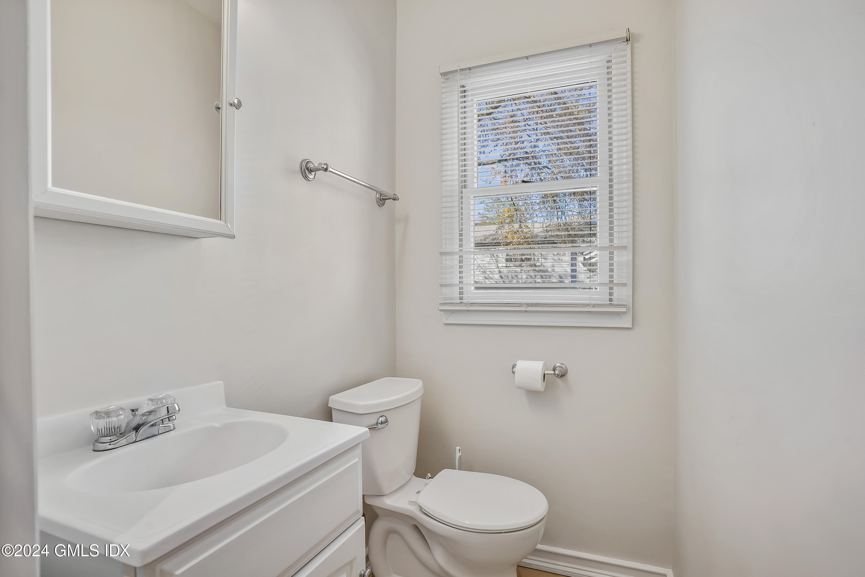 27 Randall Avenue, Front