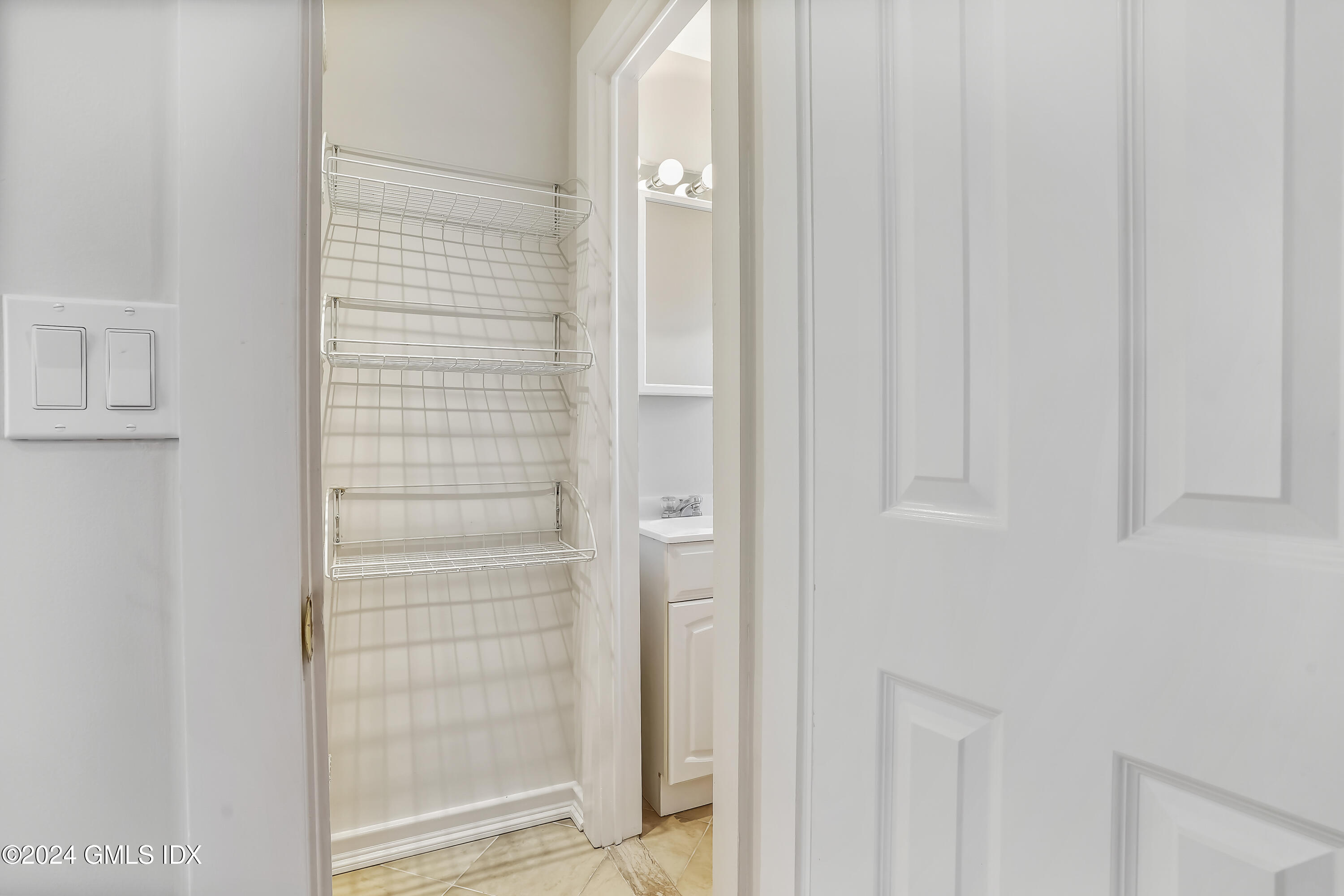 27 Randall Avenue, Front