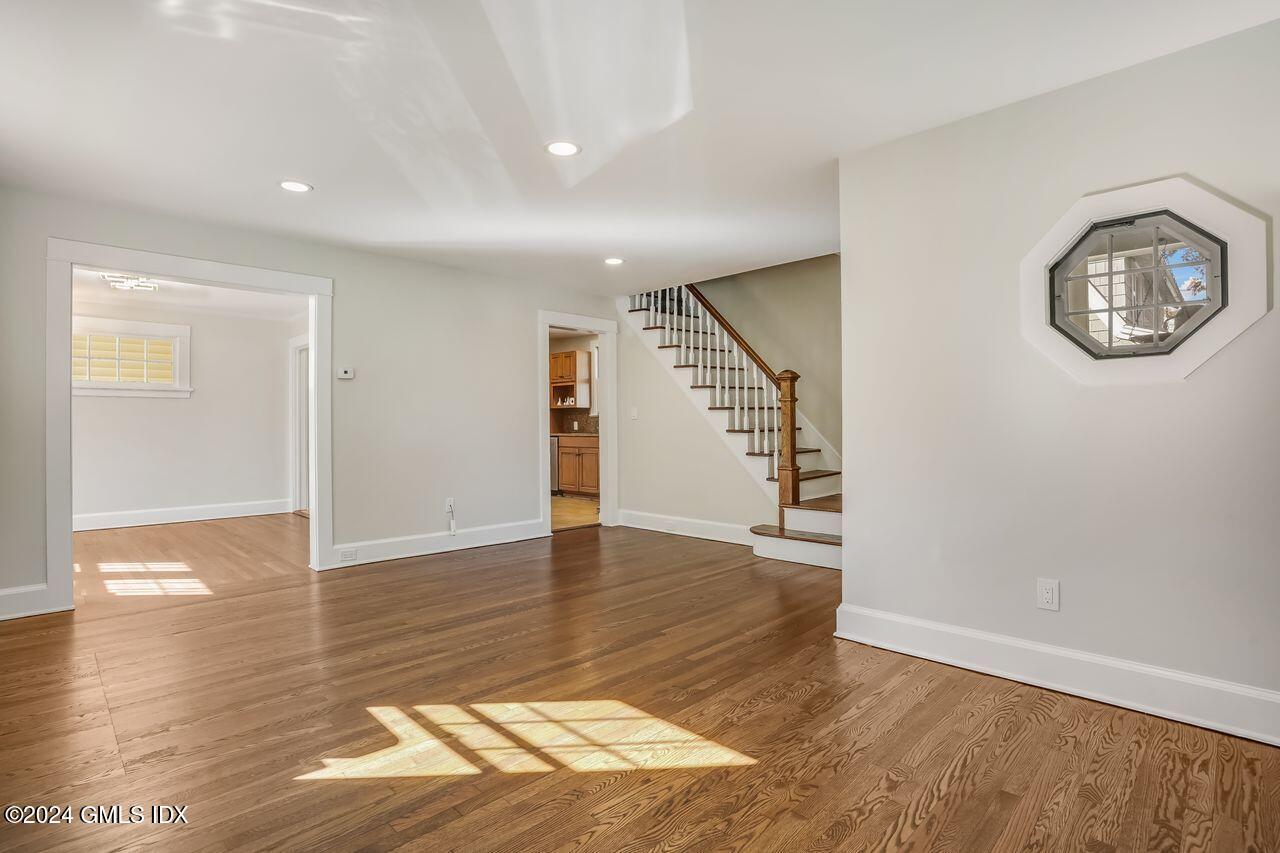 27 Randall Avenue, Front