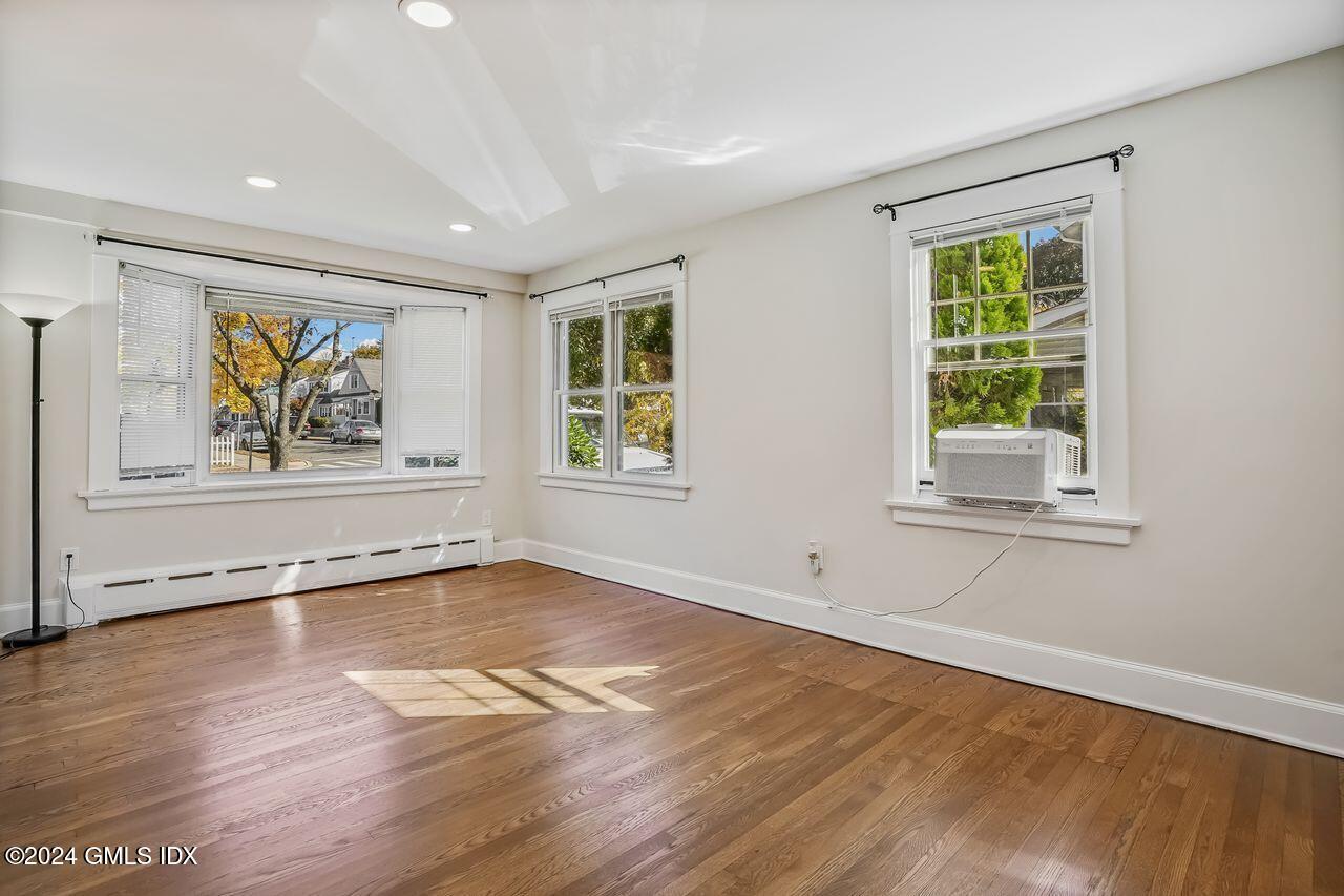 27 Randall Avenue, Front