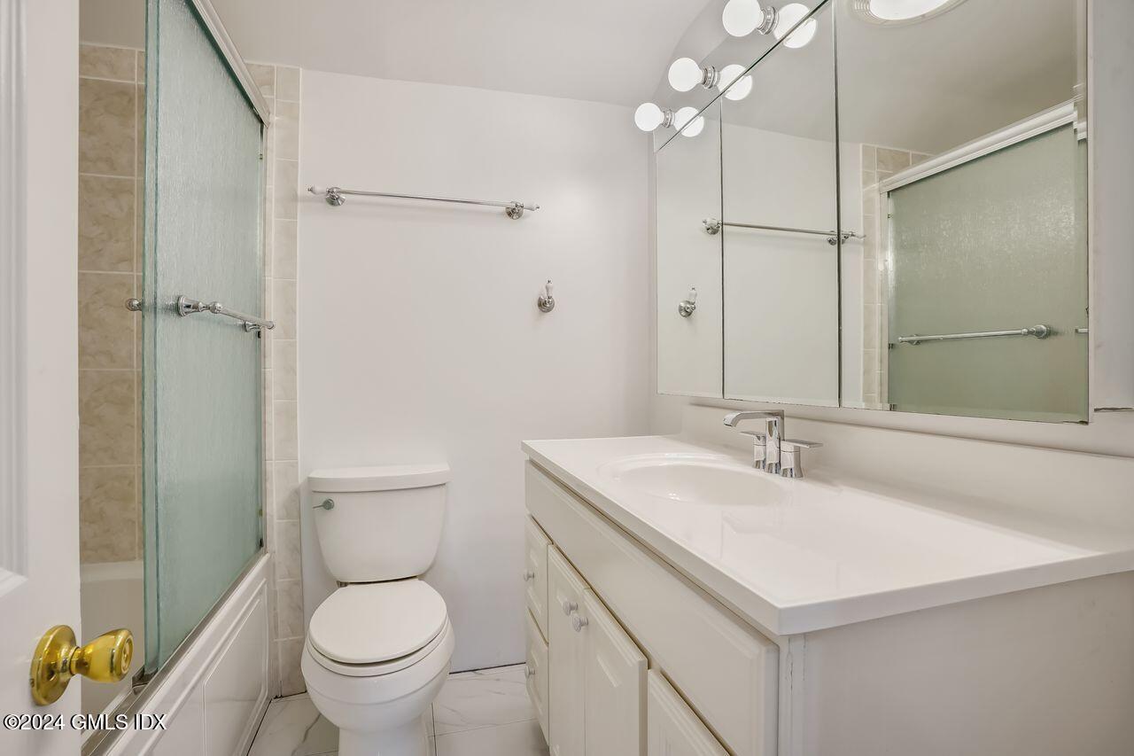 27 Randall Avenue, Front