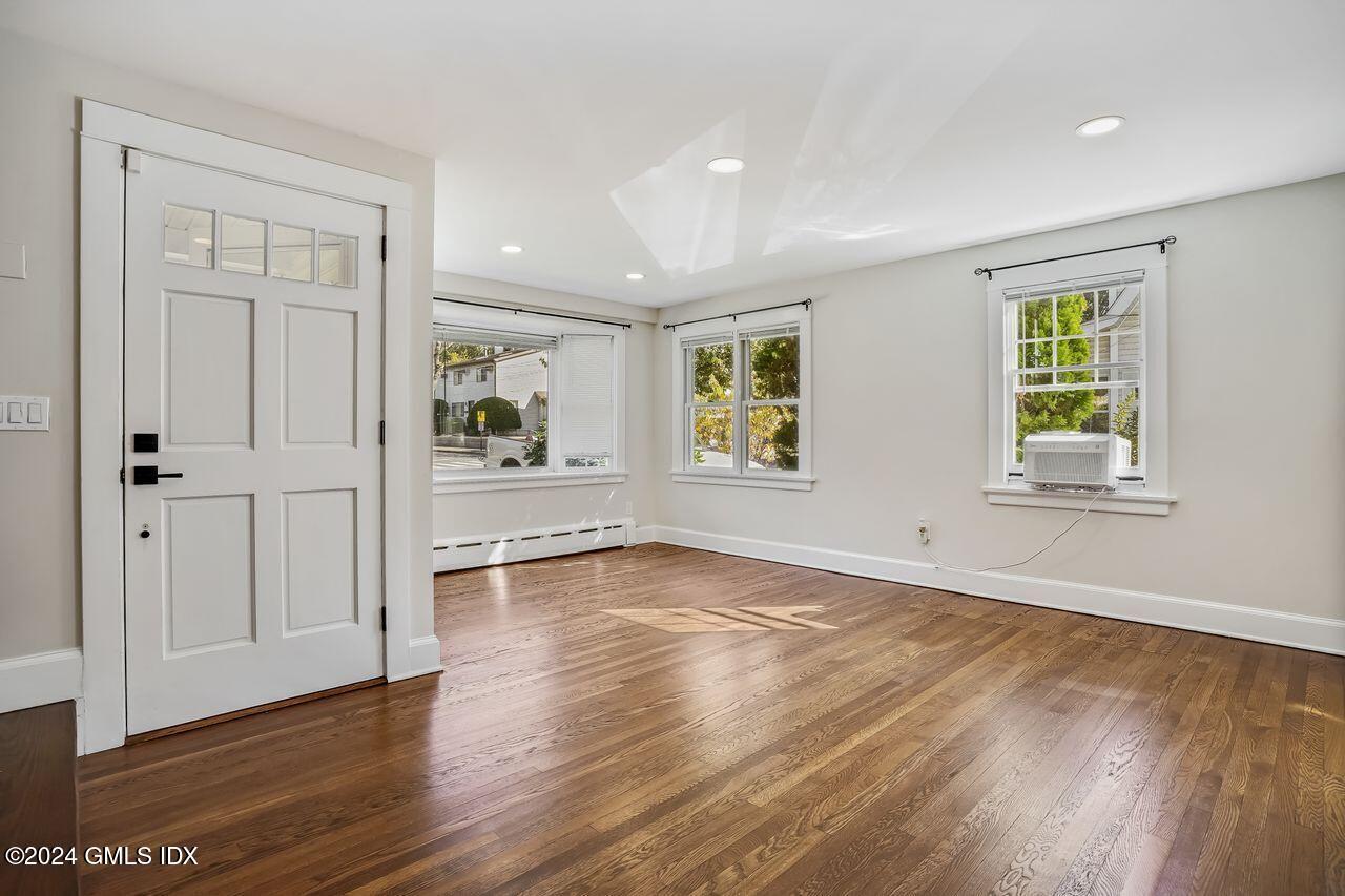 27 Randall Avenue, Front