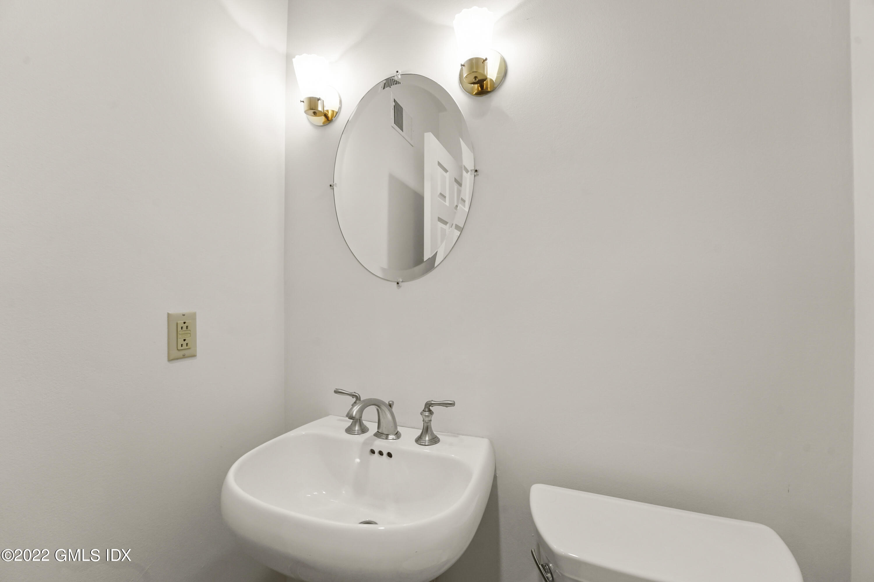 51 Forest Avenue, 28