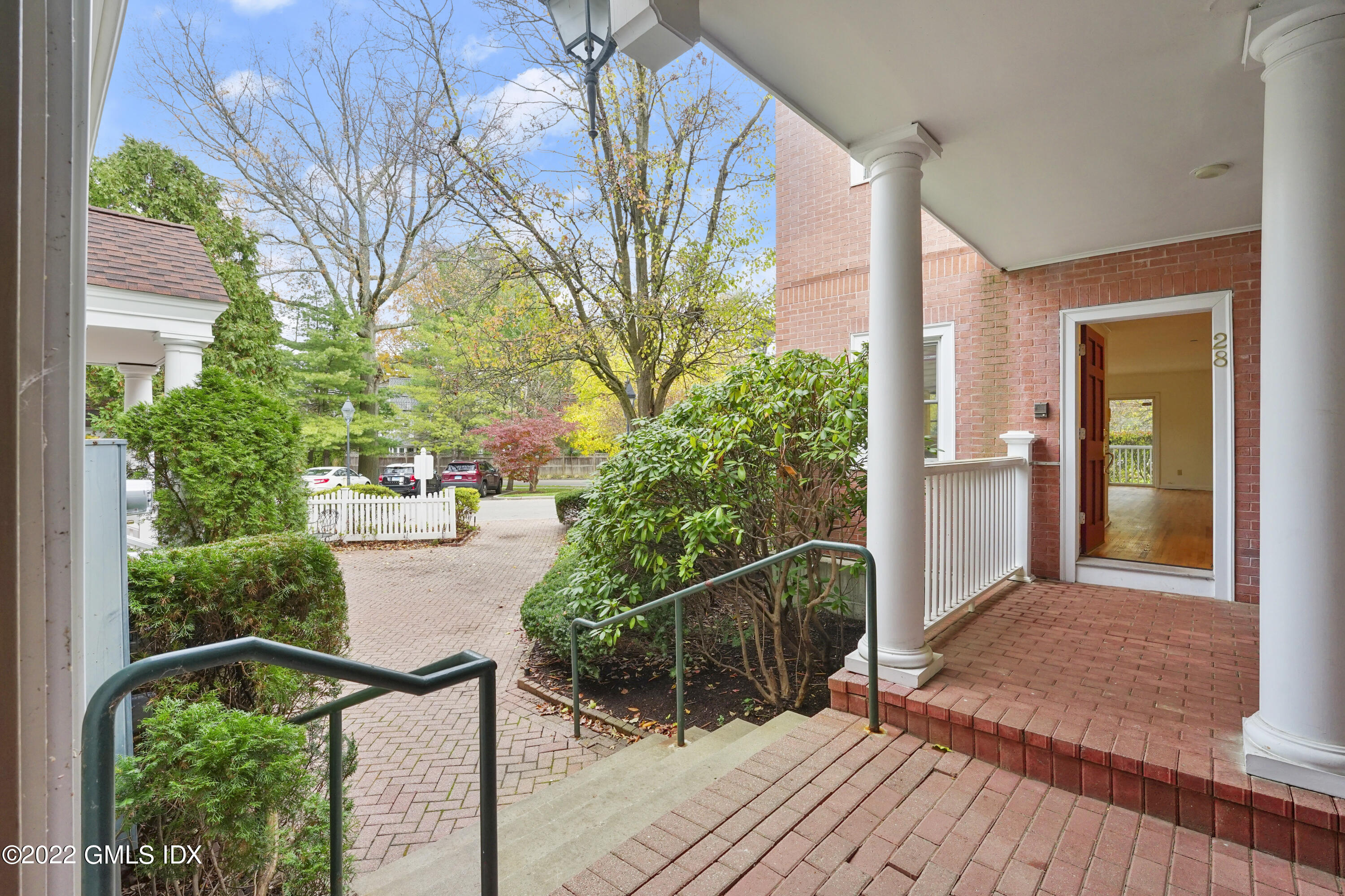 51 Forest Avenue, 28