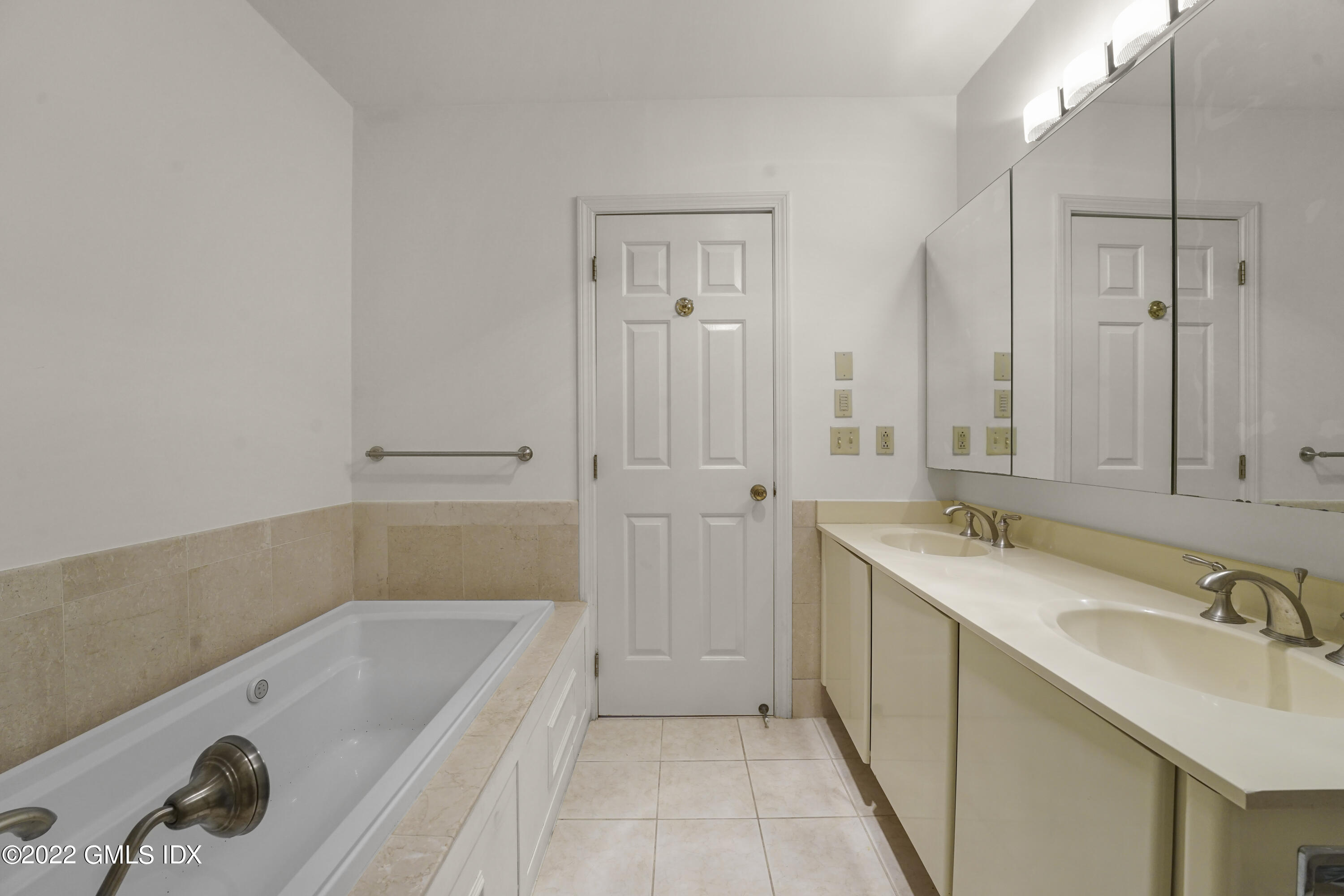 51 Forest Avenue, 28