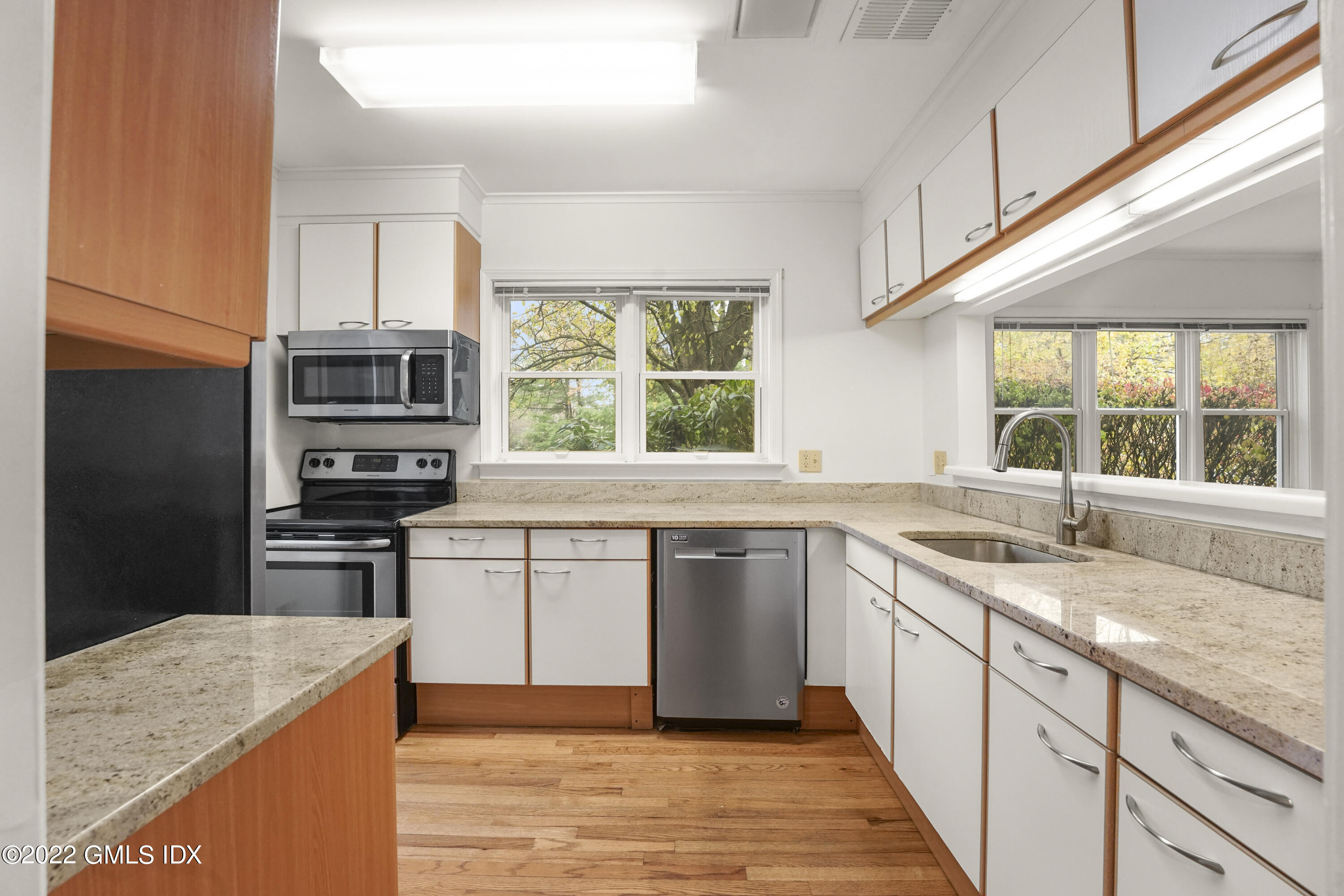 51 Forest Avenue, 28