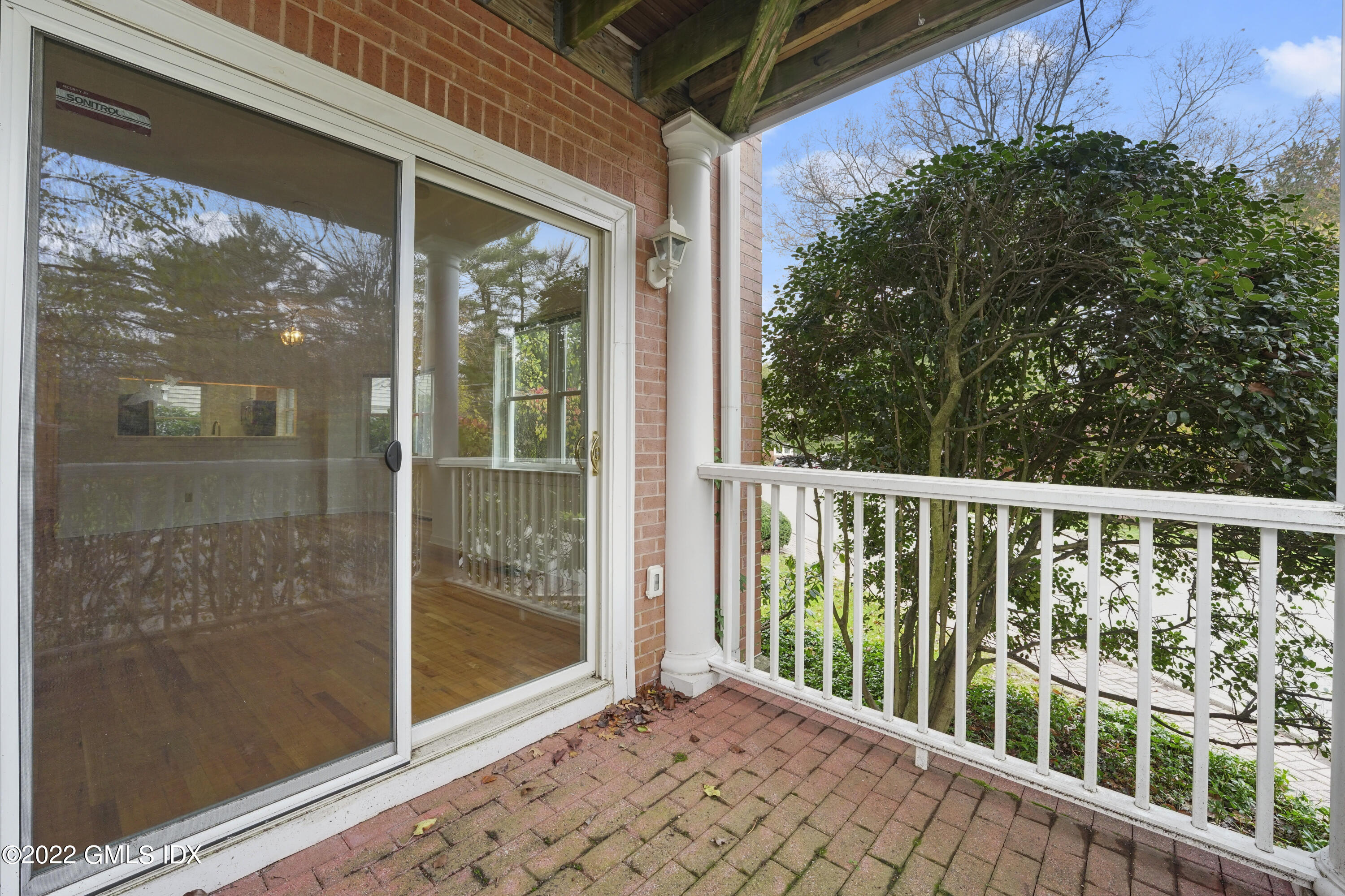 51 Forest Avenue, 28