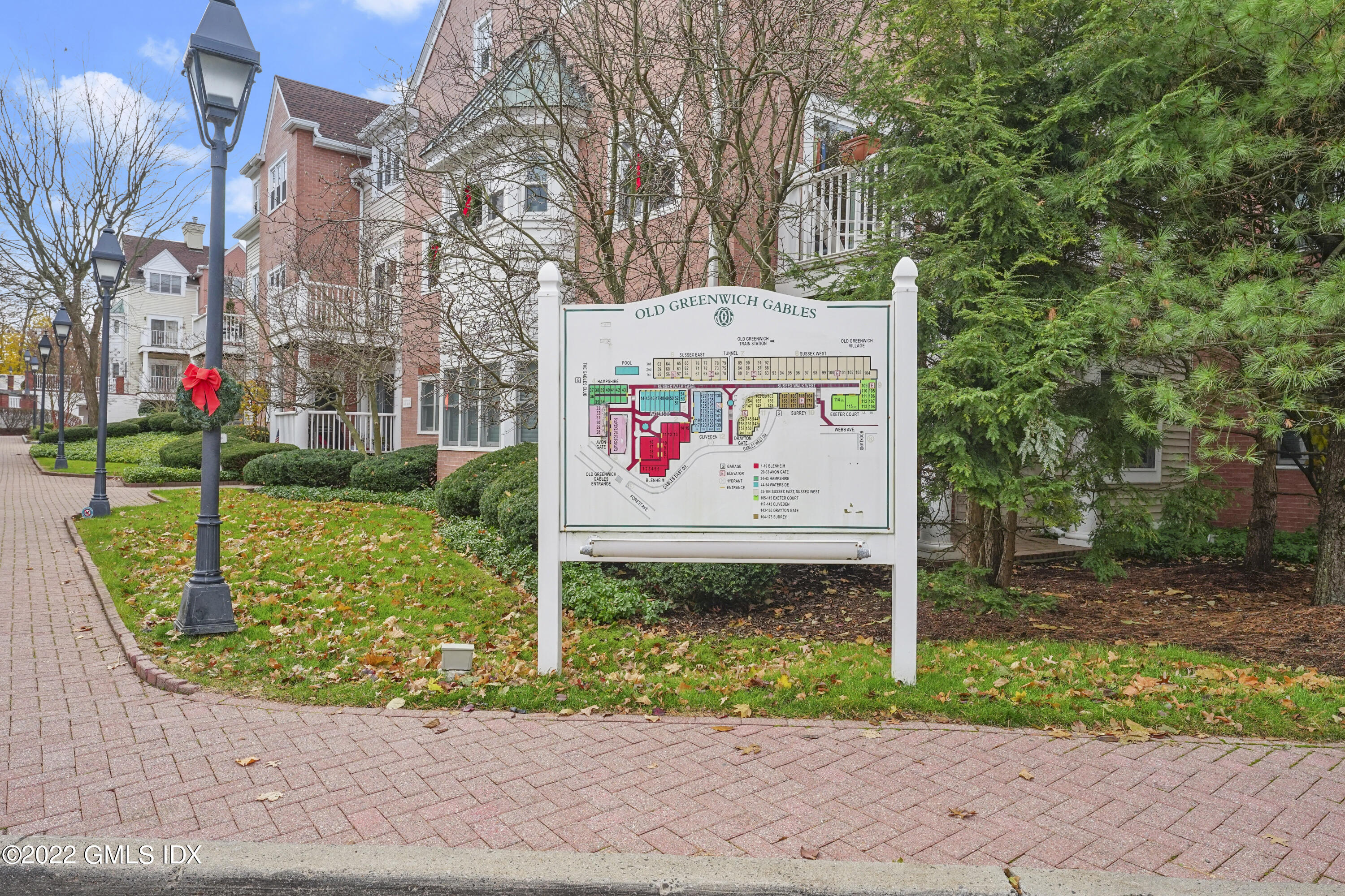 51 Forest Avenue, 28