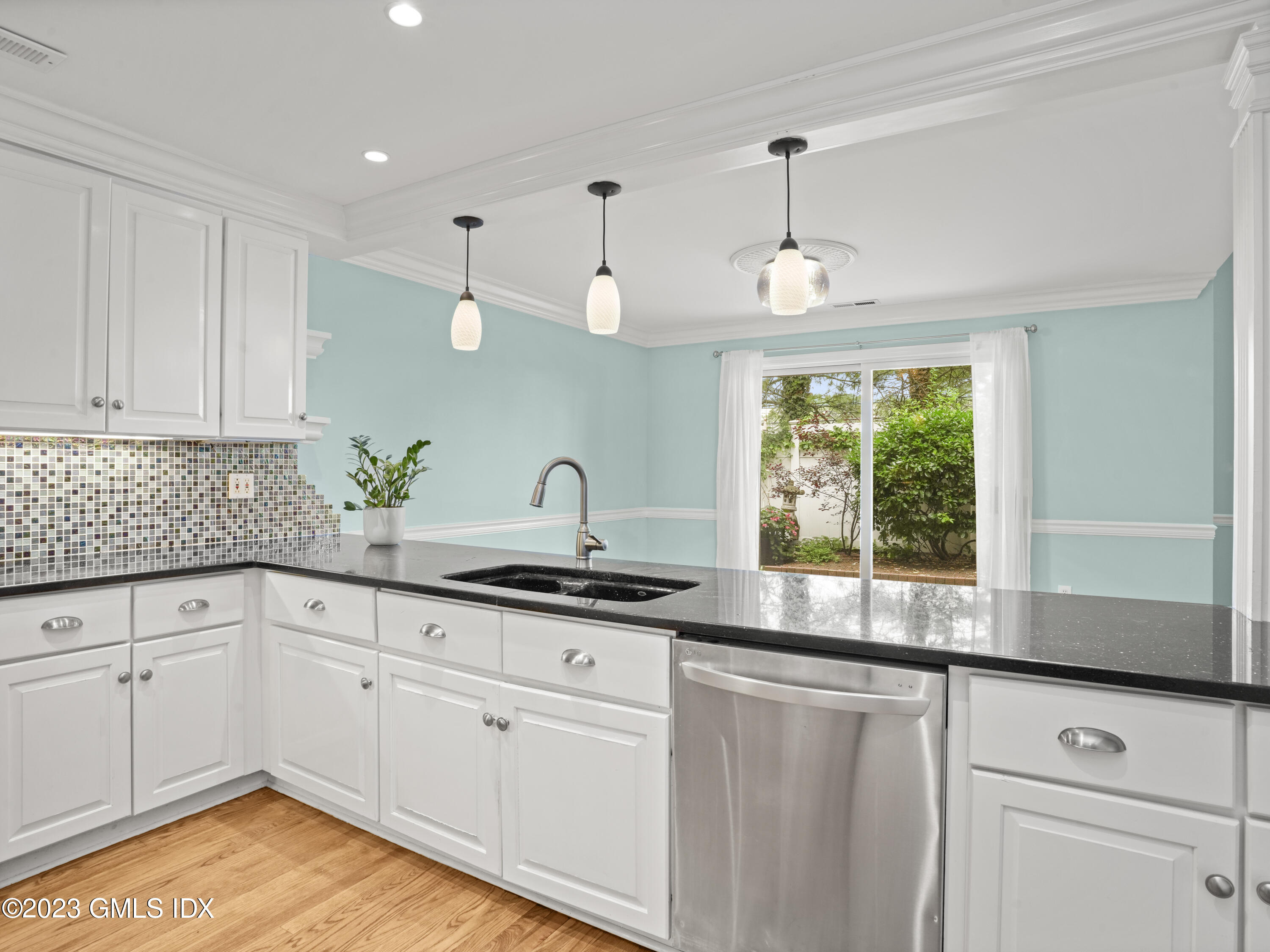 51 Forest Avenue, 94