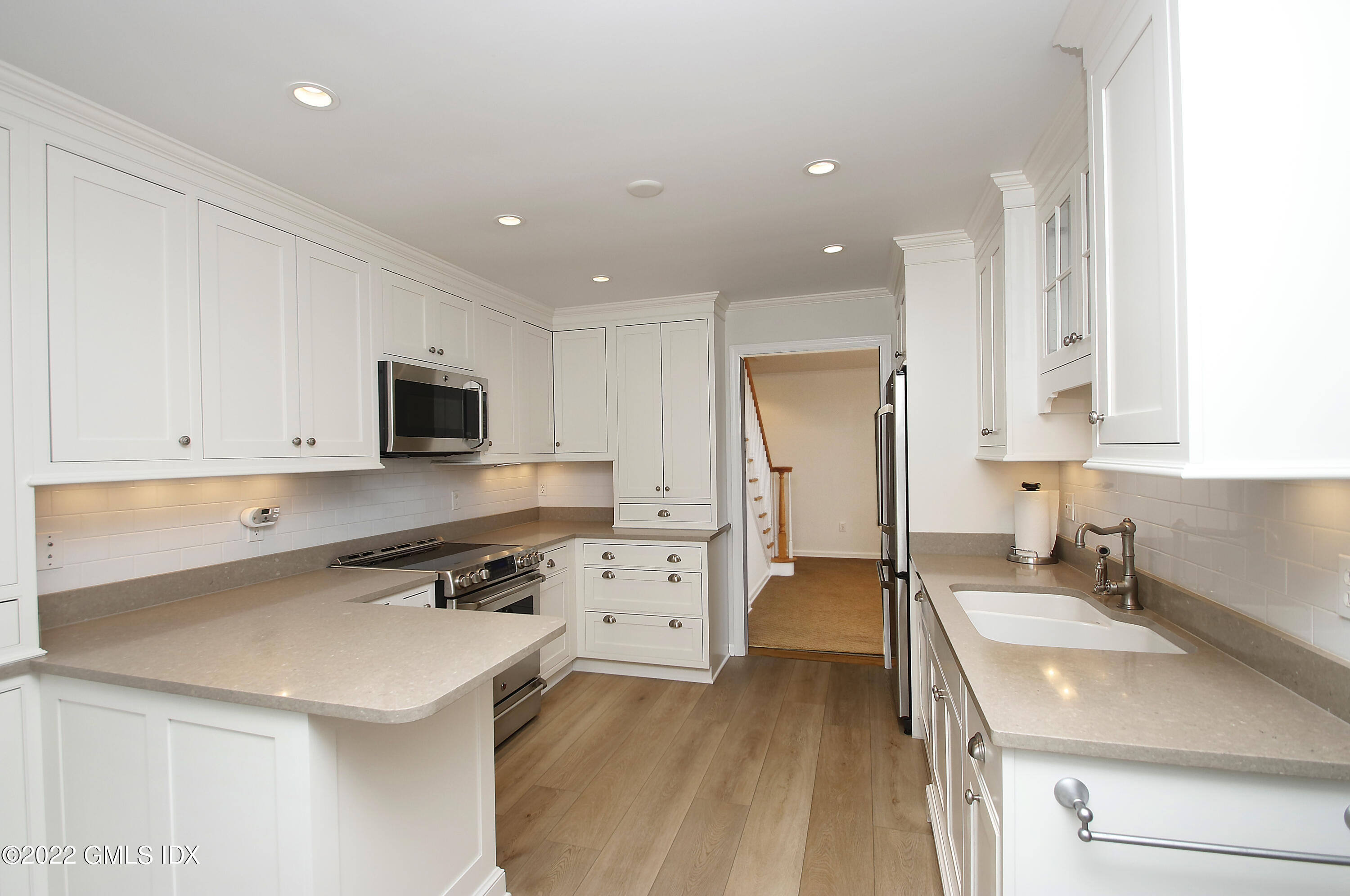 51 Forest Avenue, 104