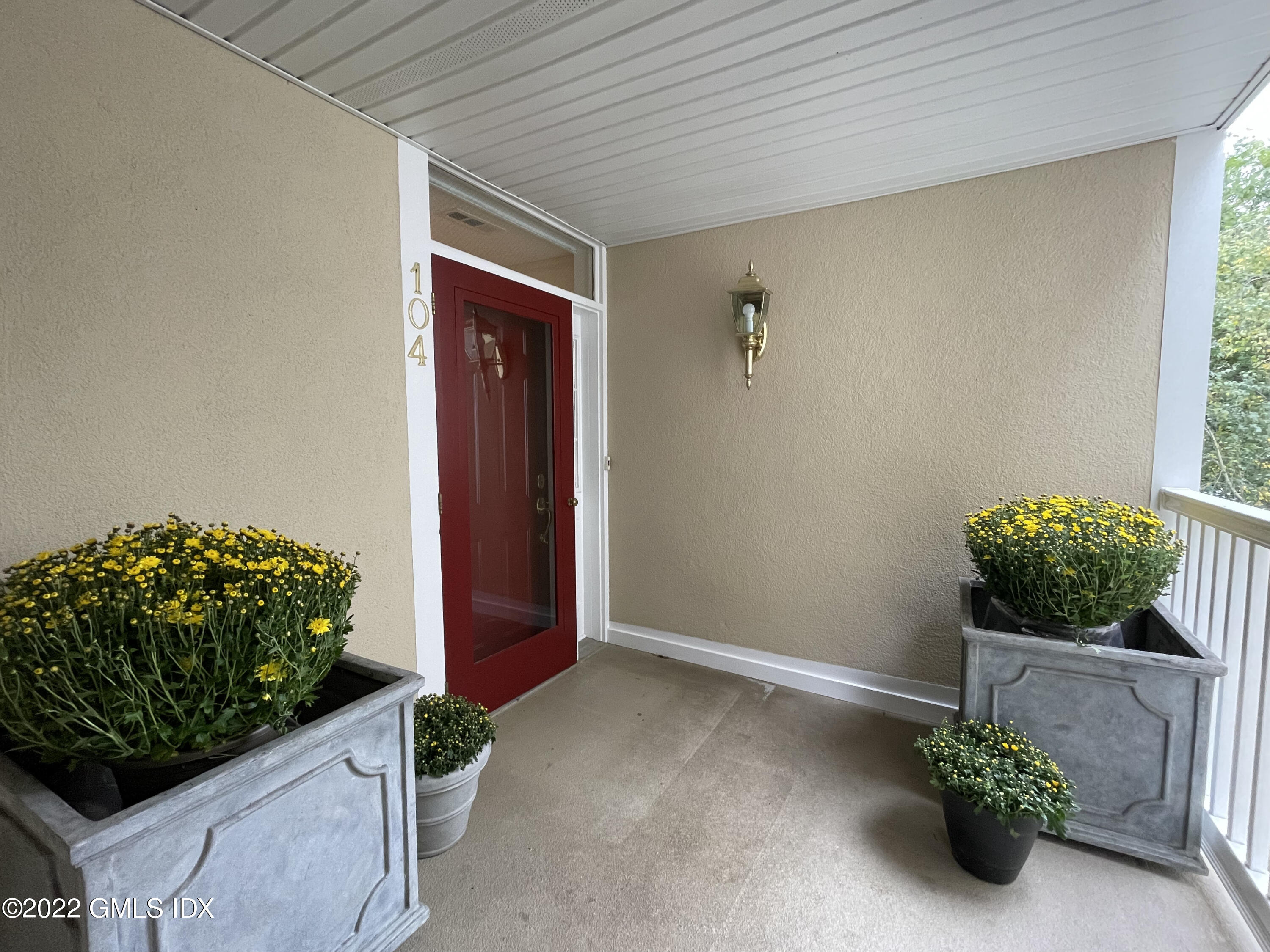 51 Forest Avenue, 104