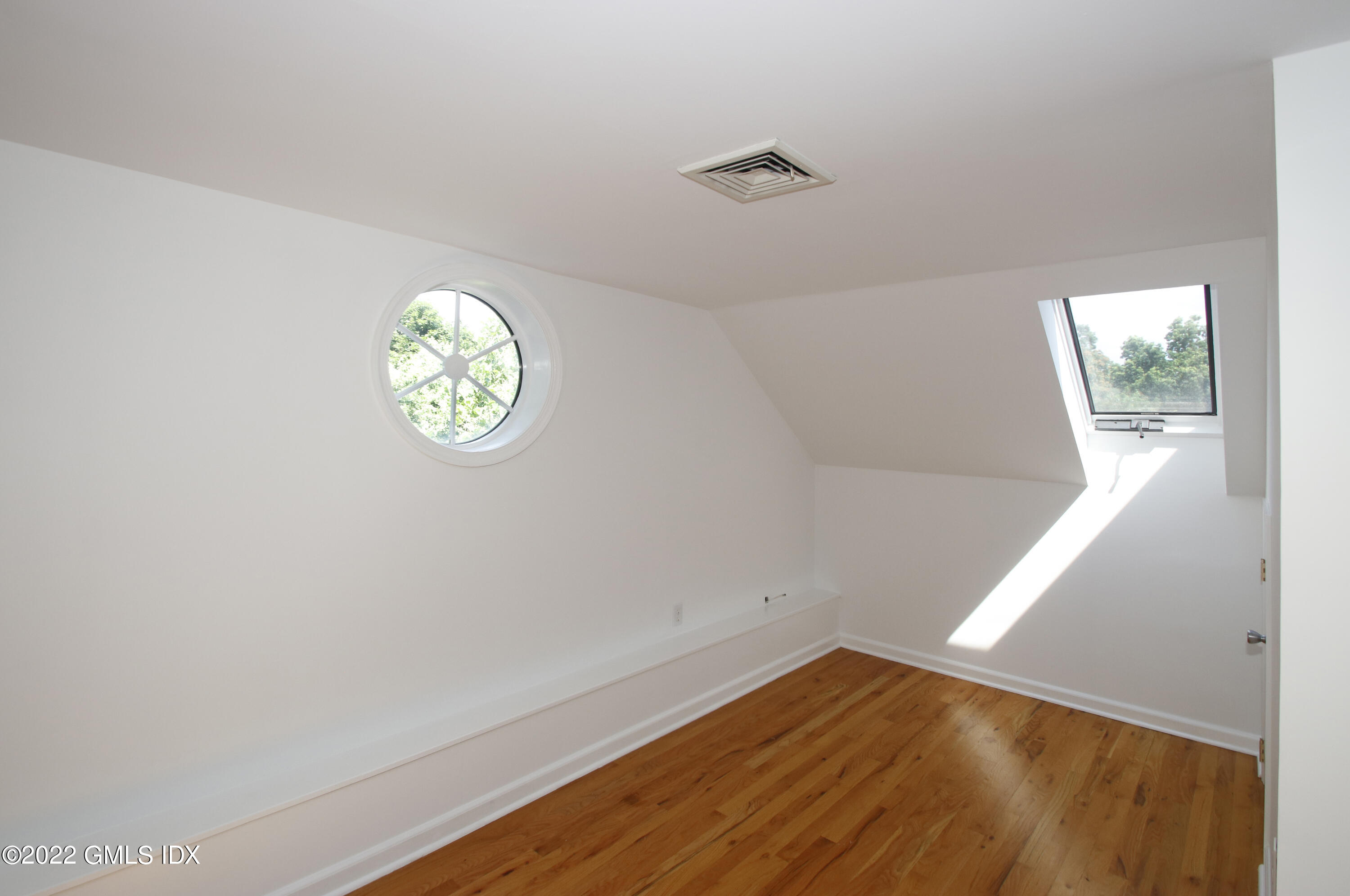 51 Forest Avenue, 104