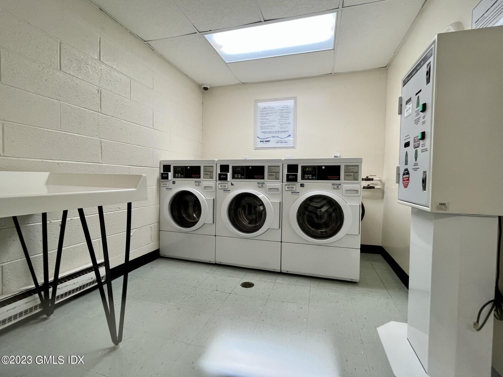 1525 E Putnam Avenue, 304